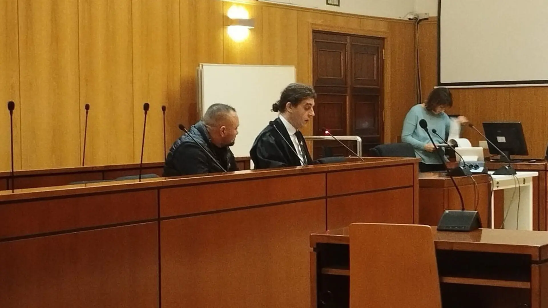 Cárcel para un empresario por tratar como "perros" a temporeros en Valladolid: "Les escupió a la cara"