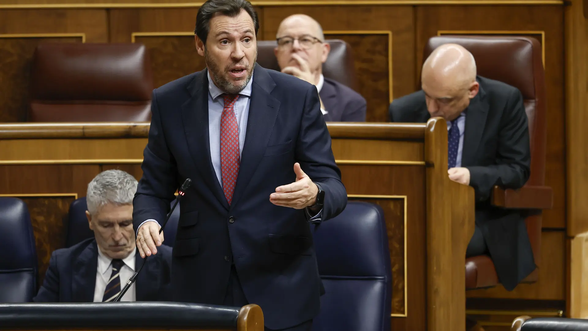 Puente acusa de "carroñeros políticos" al PP, Vox y UPN por insistir en su dimisión por el accidente de Adamuz