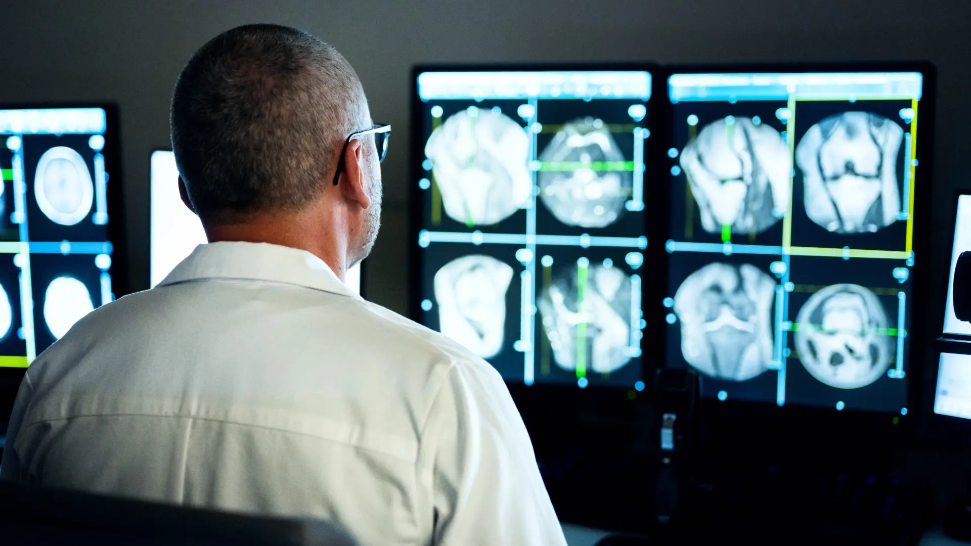 El uso de la IA se consolida en Madrid para detectar tumores ocultos, adaptar las clases al nivel del alumno