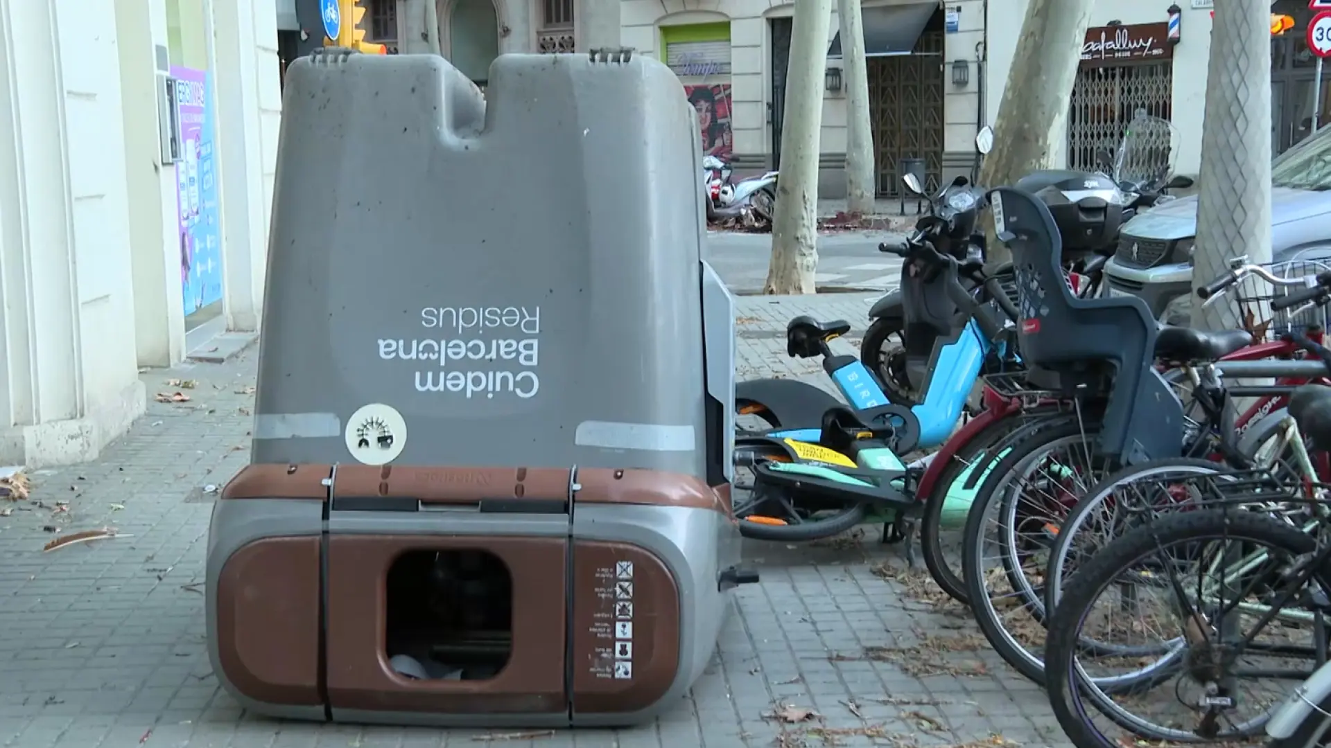 Los fuertes vientos dejan al menos 5 heridos, suspenden varios tramos de Rodalies y cierran colegios en Cataluña