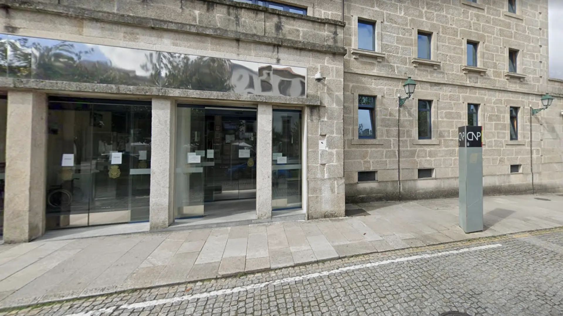 Desalojan la comisaría de la Policía Nacional de Santiago por un incendio