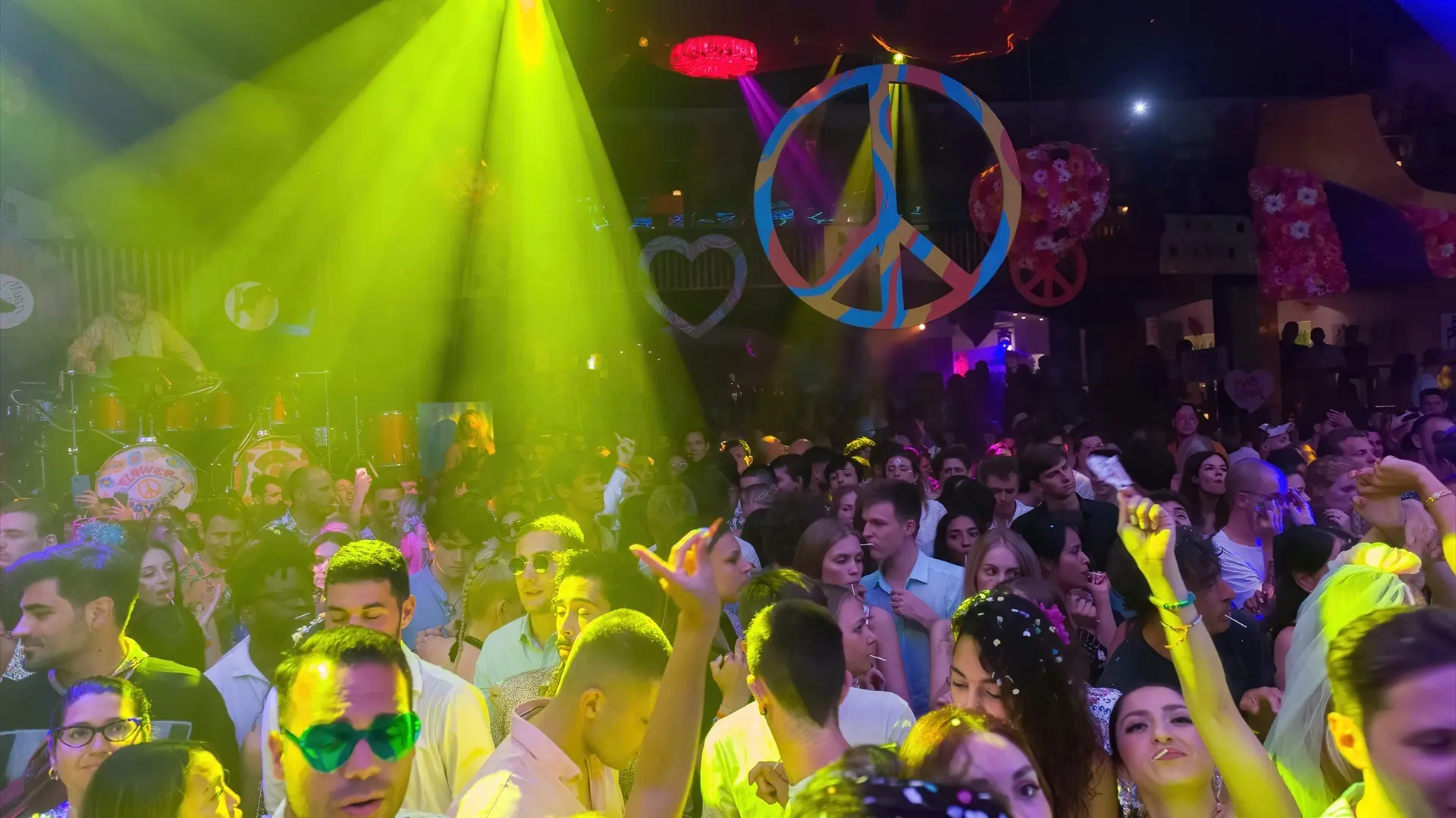 Denuncian a una discoteca de Córdoba por cobrar a hombres y dejar entrar gratis a las mujeres