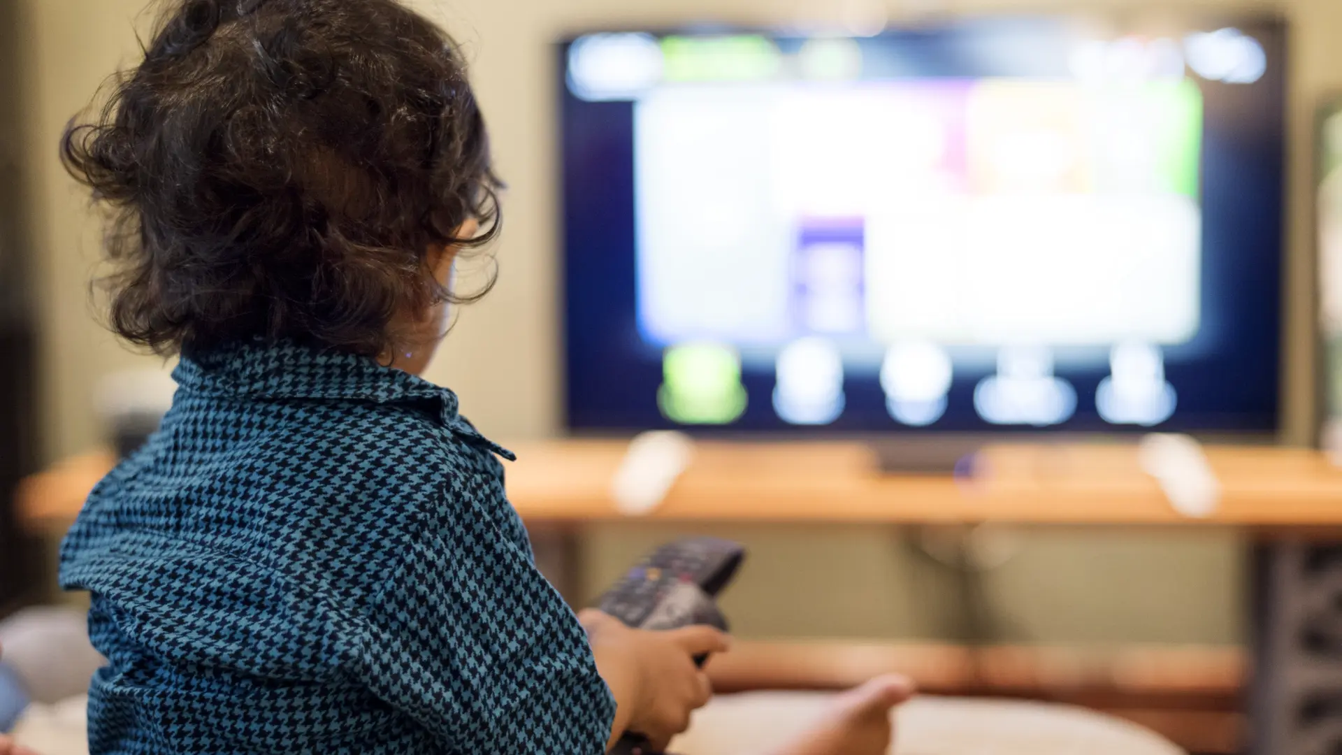 Consumo presentará "en las próximas semanas" una ley para regular la publicidad infantil de alimentos insanos