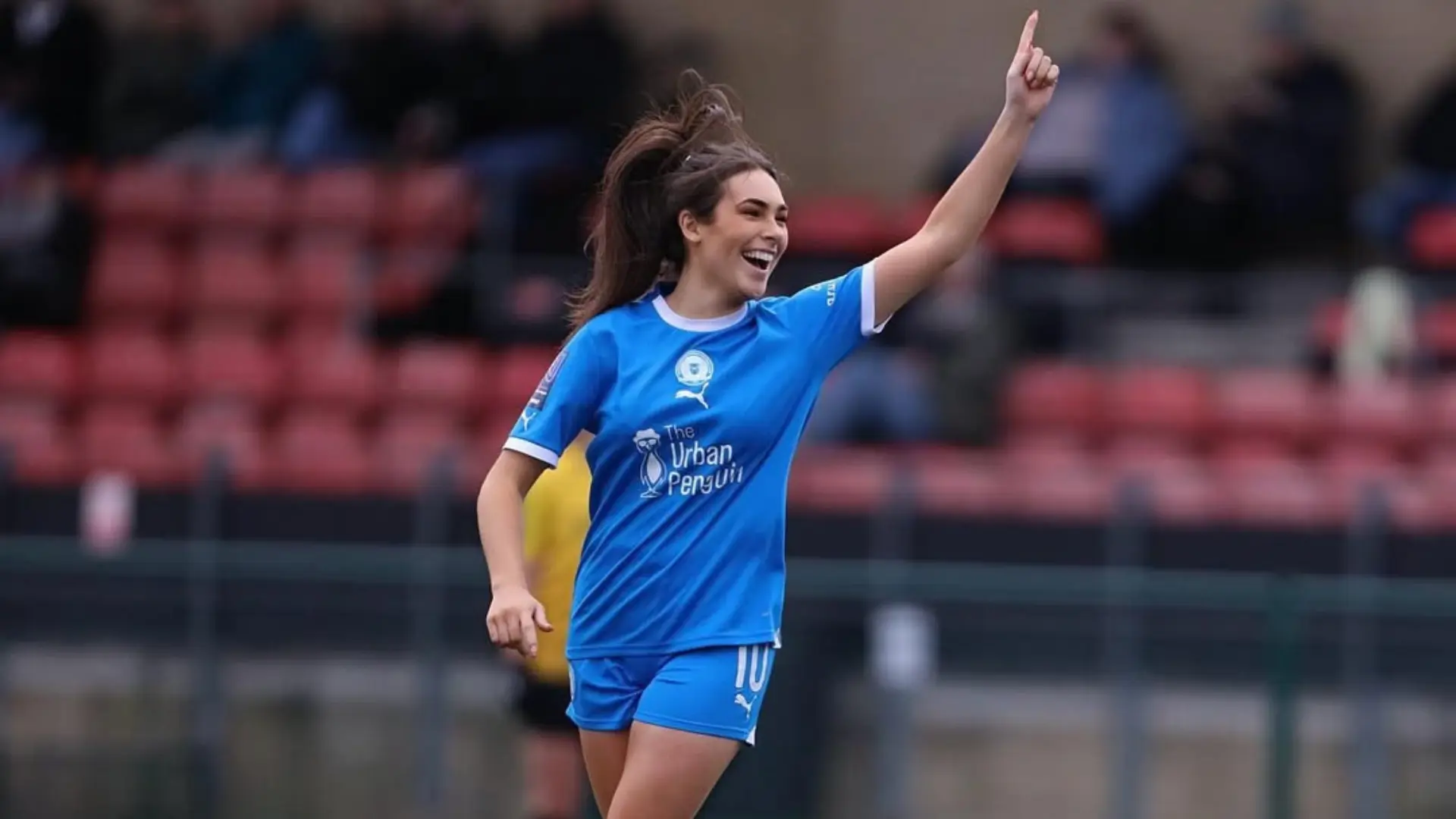 La futbolista Tara Mae Kirk denuncia el acoso recibido por su parecido con Megan Fox: «Me sexualizaba y cruzaba la línea de lo sexista»