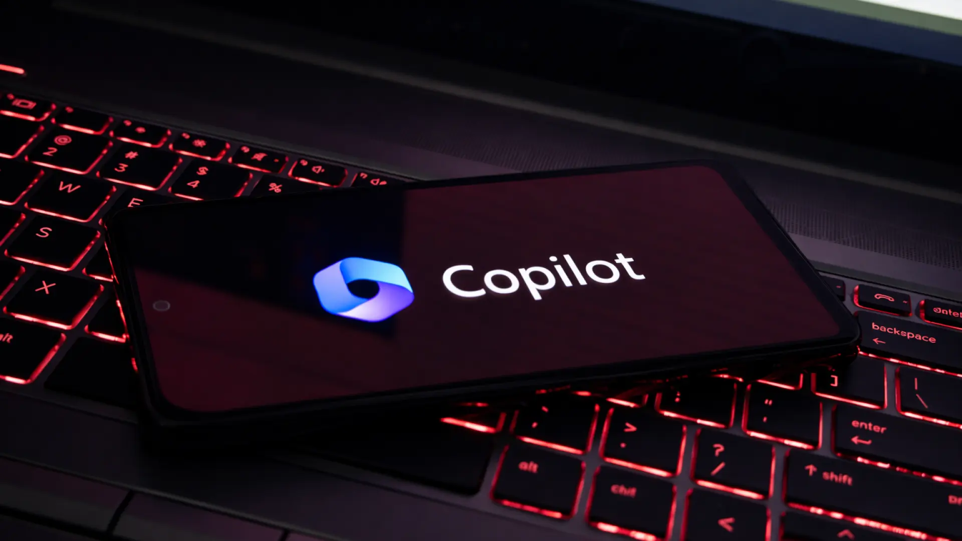 Cuidado si usas Copilot: un error de Microsoft Office ha expuesto correos electrónicos confidenciales