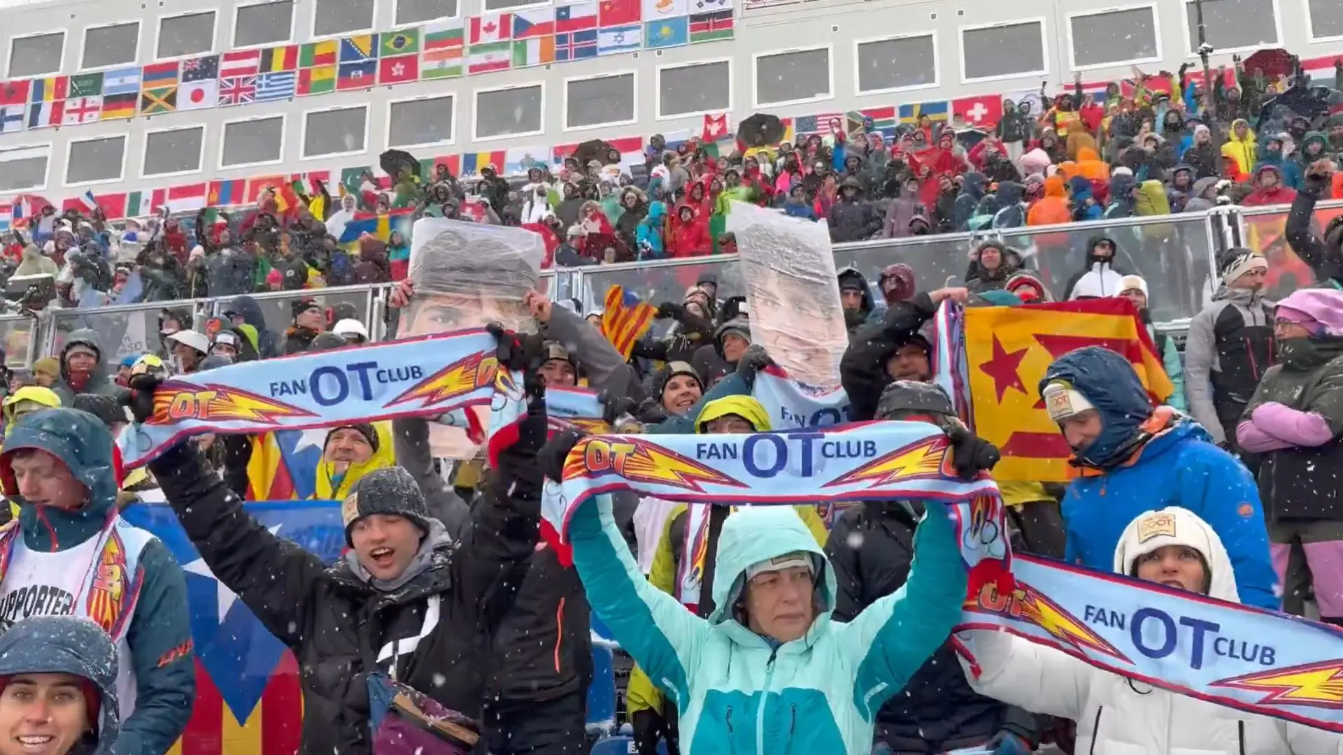 El COI retira banderas independentistas catalanas de aficionados y familiares de Oriol Cardona y Ot Ferrer