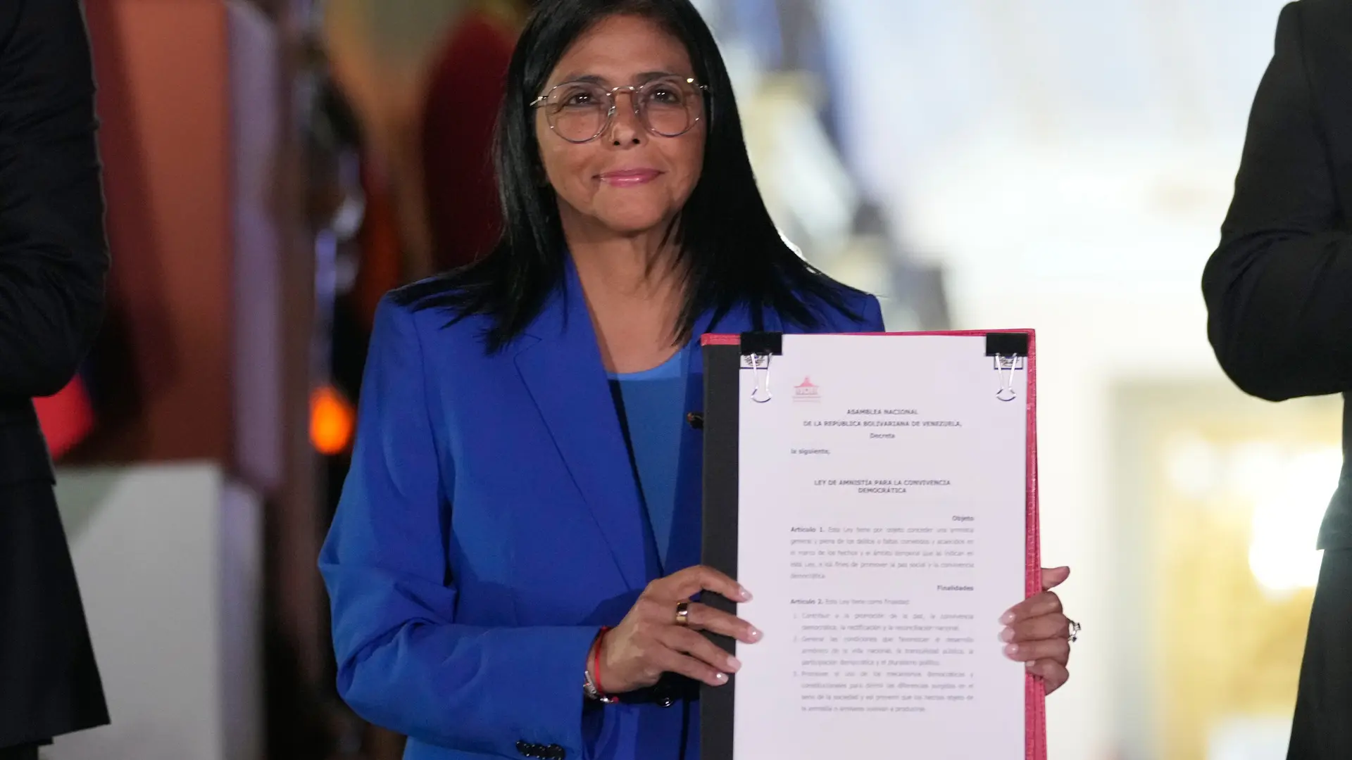 
         EEUU retira las sanciones contra la presidenta de Venezuela, Delcy Rodríguez 
    