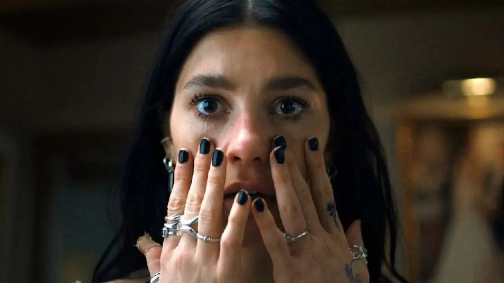 
         Morrone, desatada con 'Stranger Things': crítica de 'Algo terrible está a punto de suceder' 
    