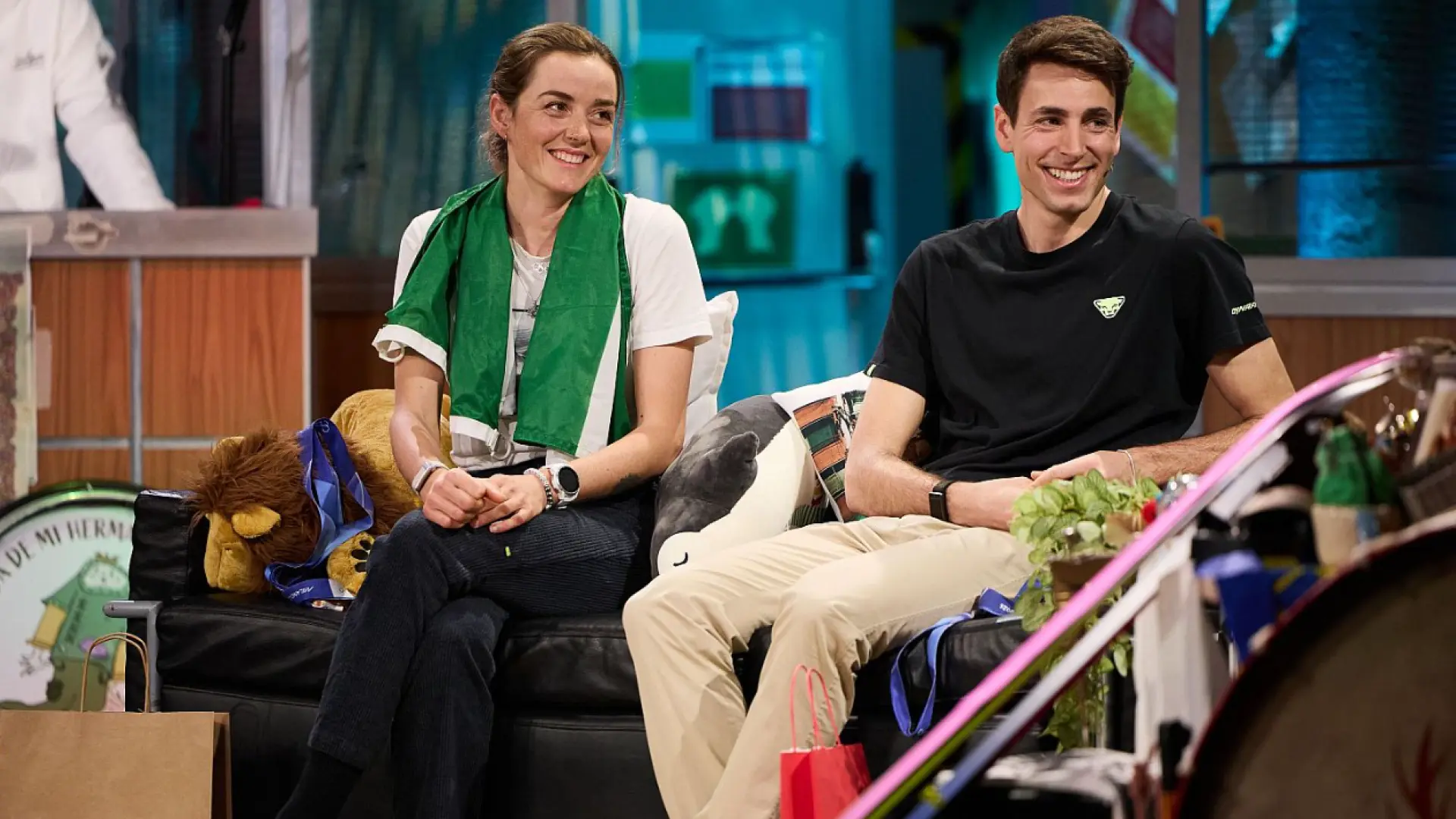 Oriol Cardona y Ana Alonso ‘revelan’ en ‘La Revuelta’ su charla con el rey Felipe: «Le gustó tanto que se lo quedó»