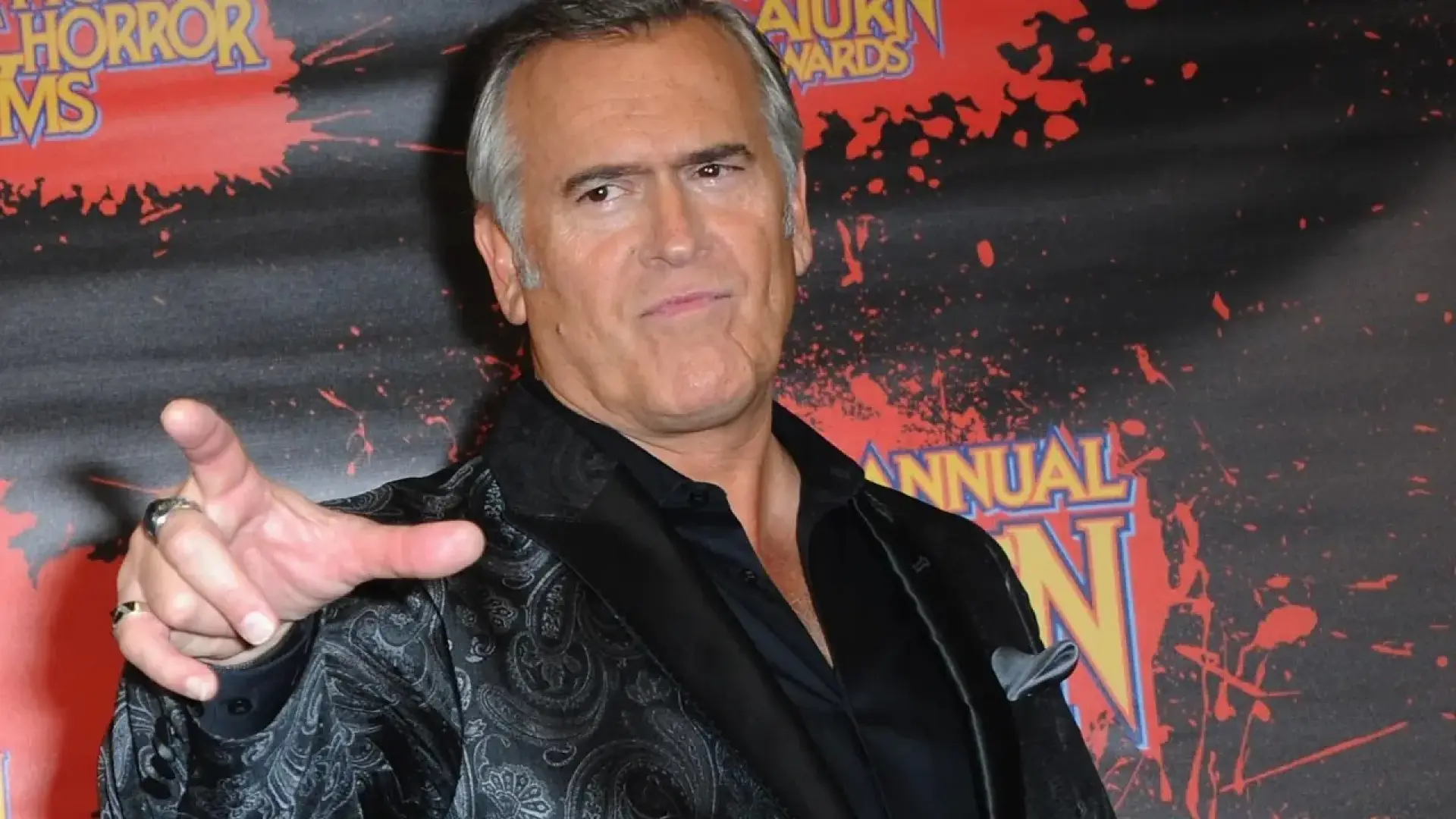 Bruce Campbell anuncia que le han diagnosticado un cáncer "incurable", pero "tratable"