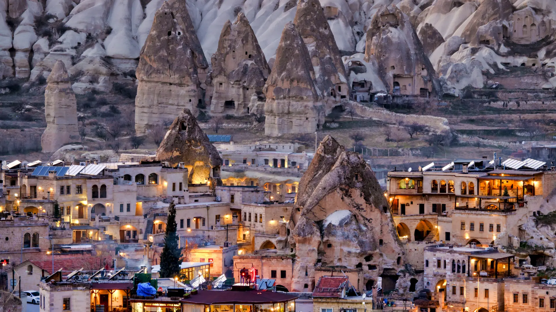 
         El pueblo con casas excavadas en la roca que es una de las maravillas de la Capadocia turca 
    