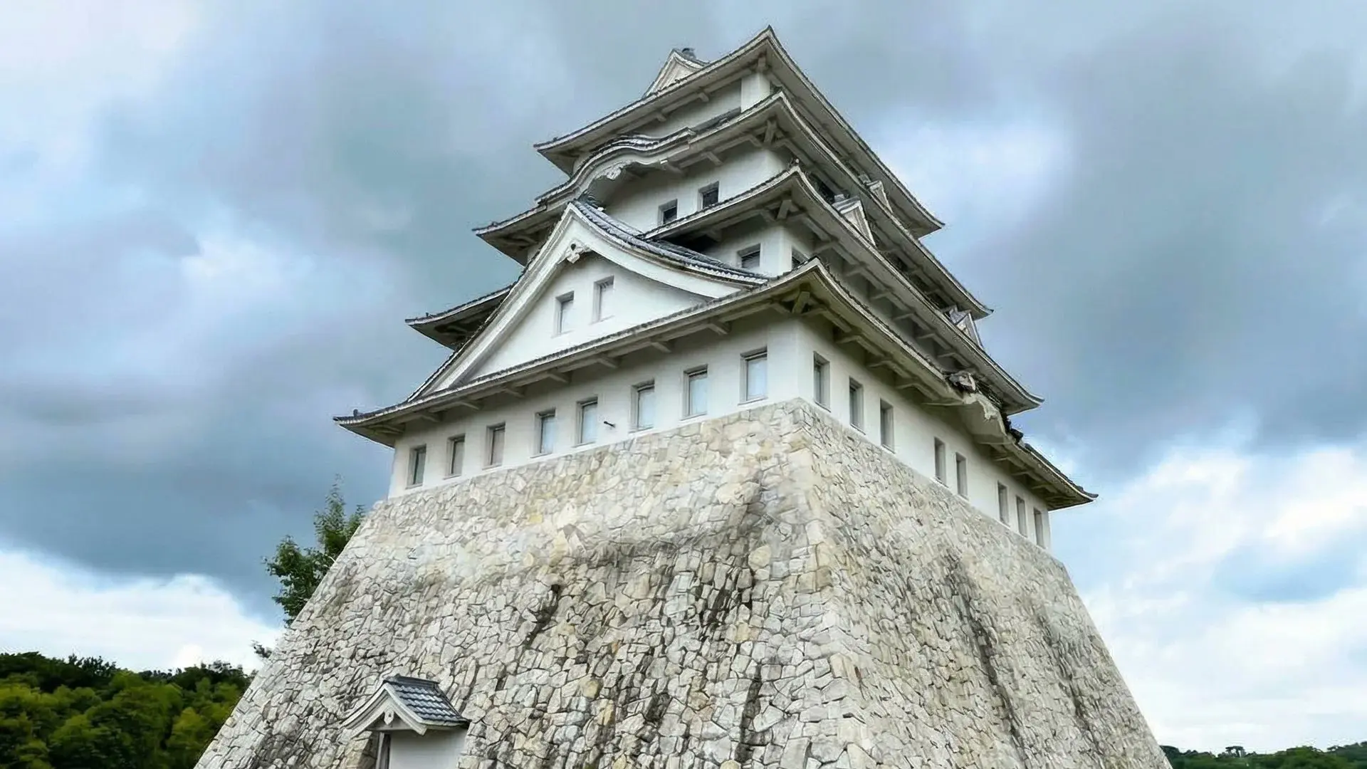 Ponen a la venta un castillo japonés por apenas 55.000 euros... aunque tiene truco
