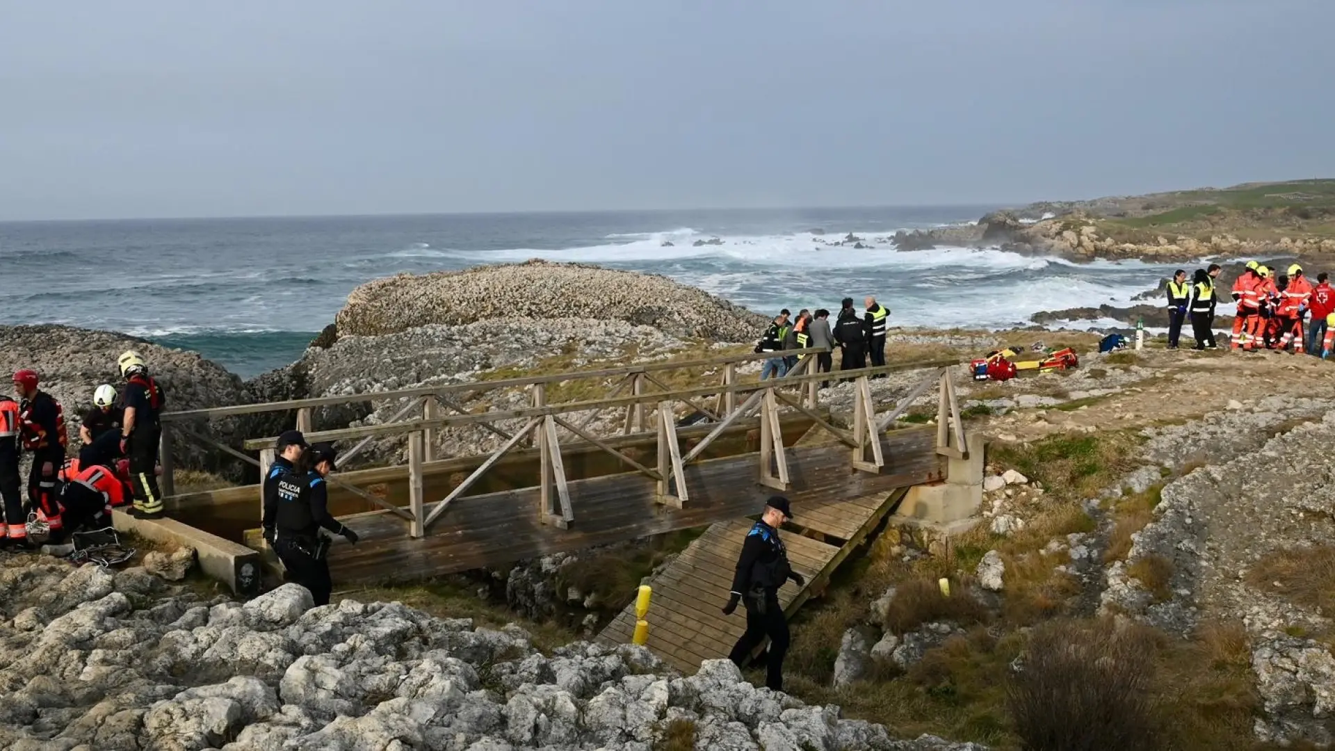 Mueren tres mujeres tras caer al mar al romperse una pasarela costera en Santander: hay varias personas desaparecidas