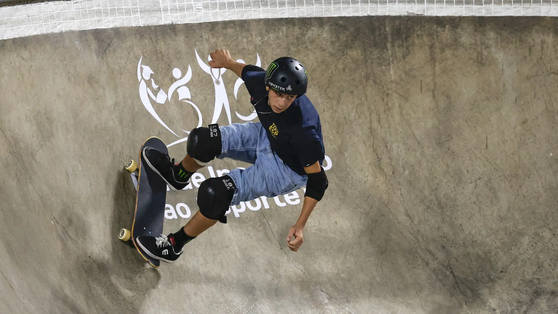 El español Egoitz Bijueska, campeón del mundo de skate con 15 años