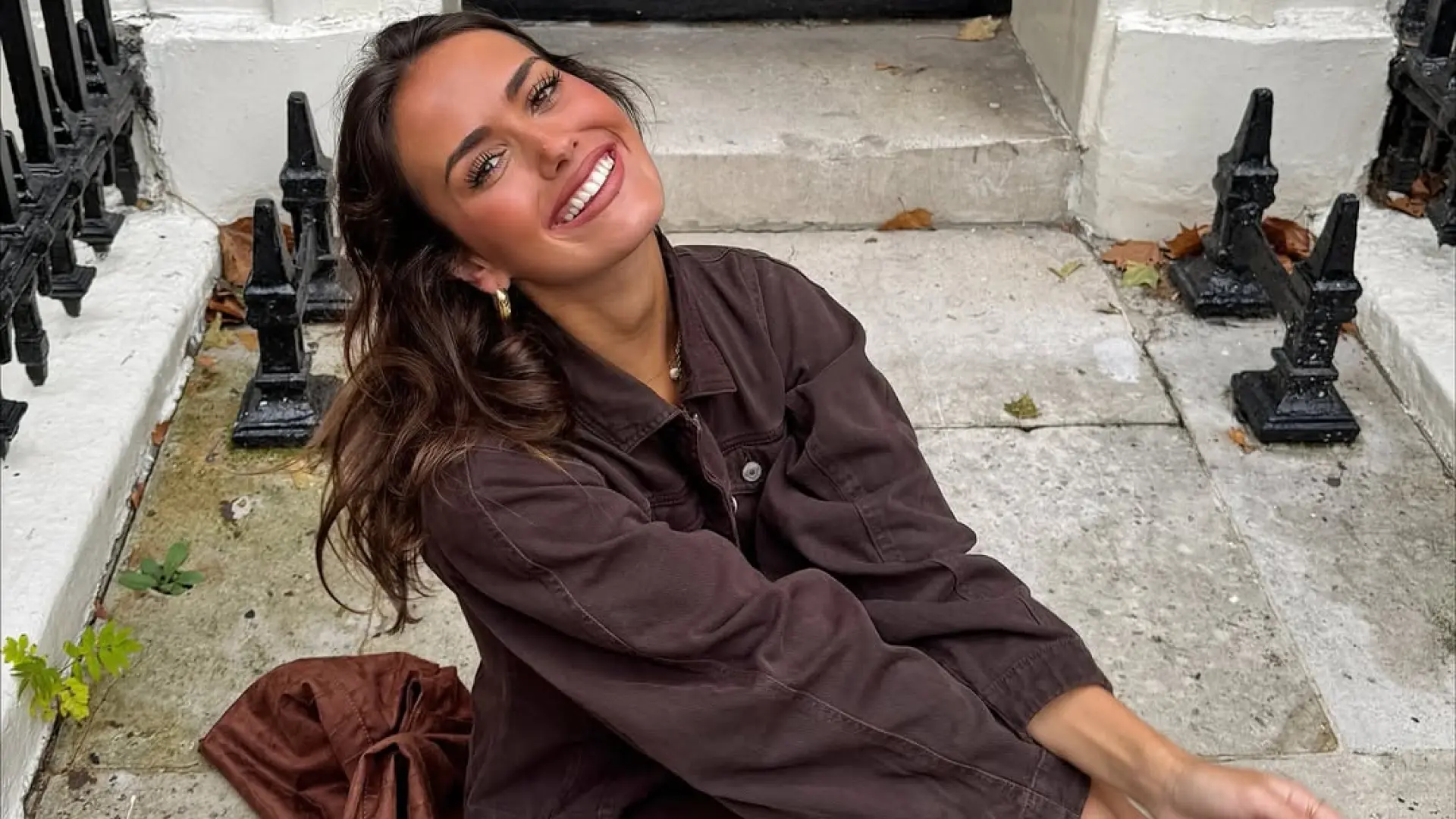 
         Zara tiene el conjunto de inspiración setentera en el color tendencia de 2026 
    