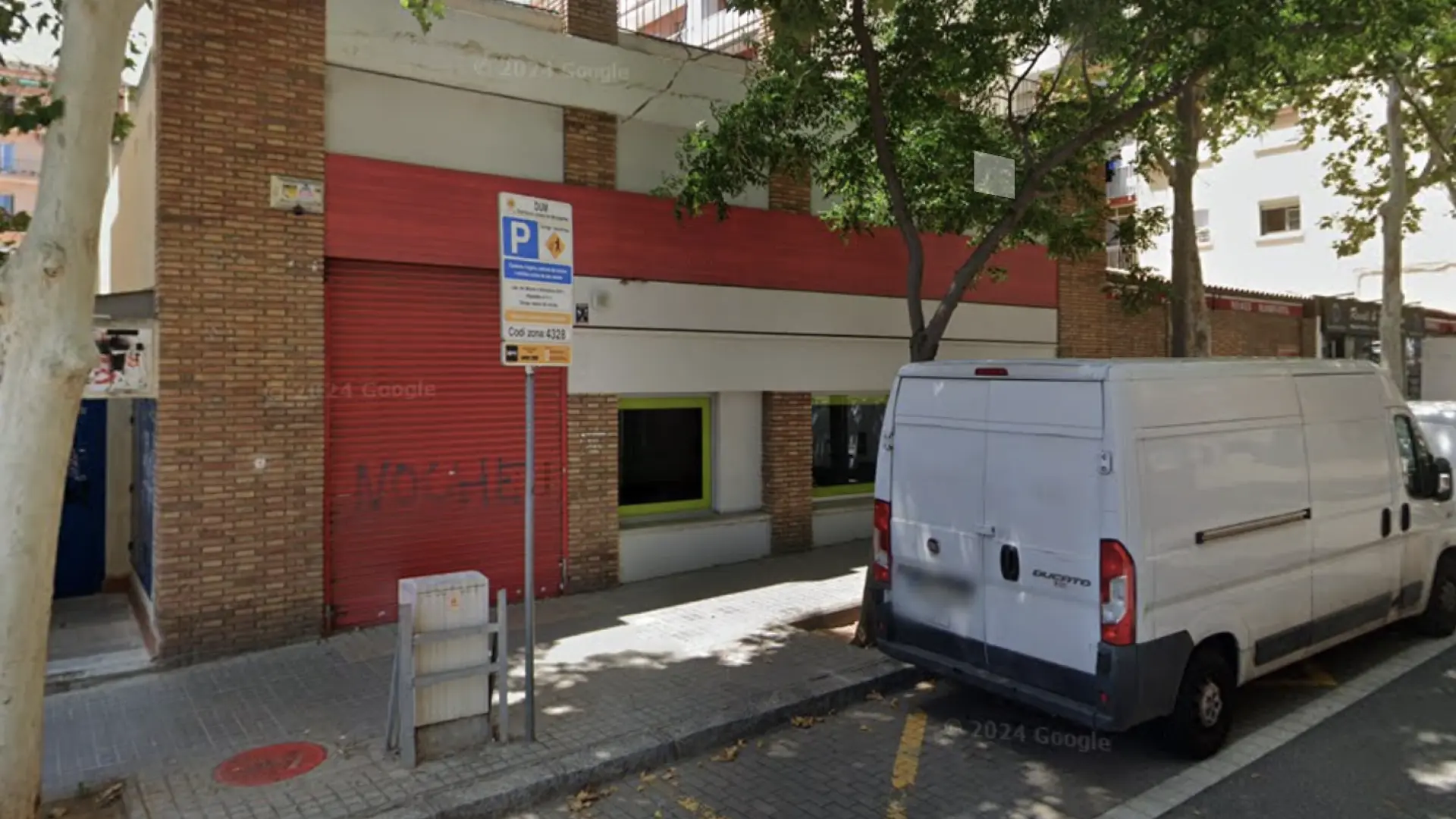 
         El supermercado convertido en una polémica discoteca en Barcelona 
    