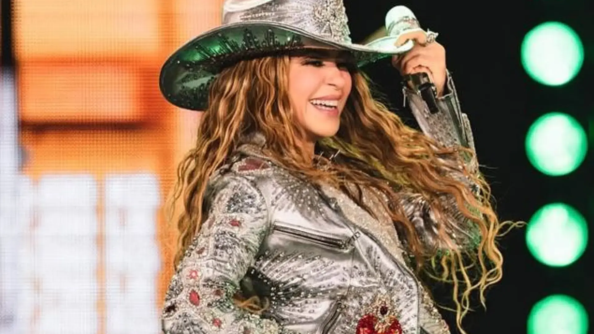 
         Polémica por los conciertos de Shakira en Madrid: el Gobierno pide por carta a Almeida que reconsidere los eventos por "seguridad" 
    