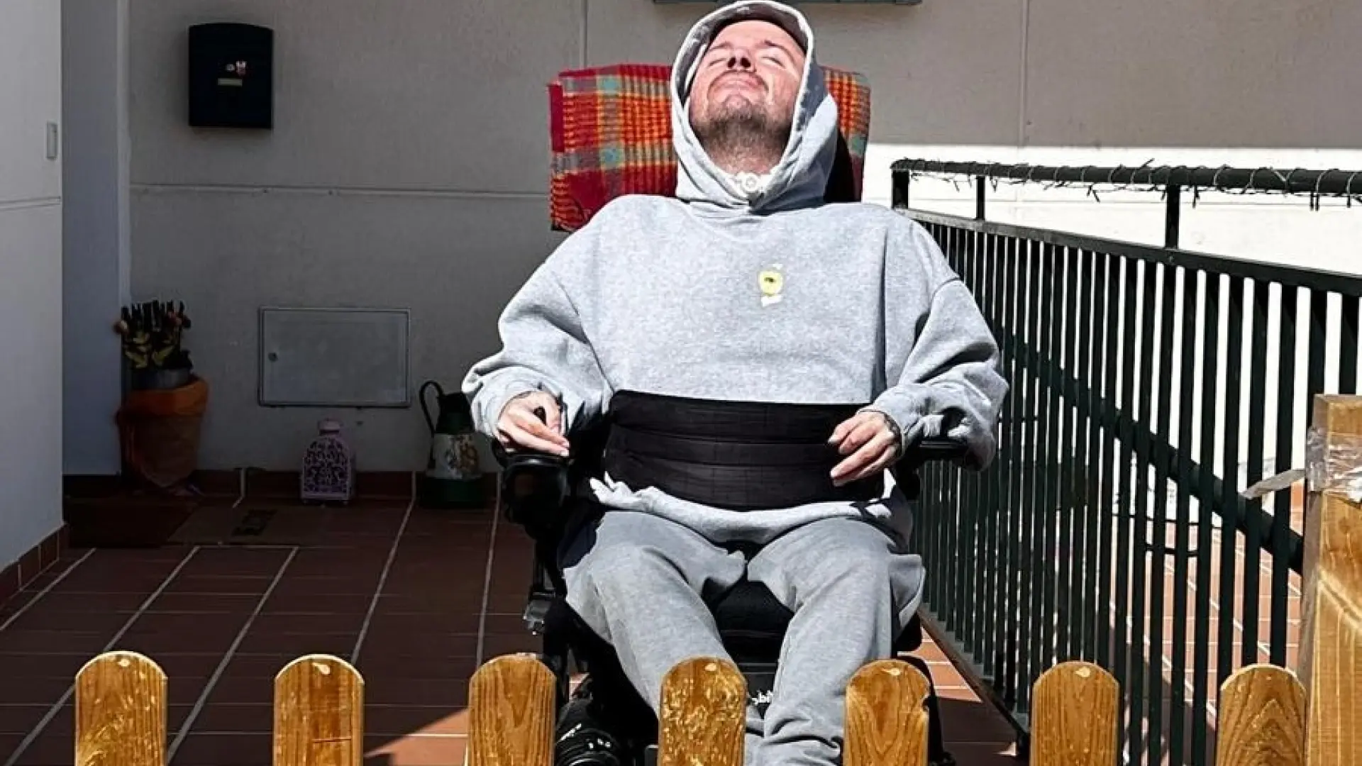 
         Álvaro, con Duchenne, reclama que la ley ELA llegue ya a toda España: "No son privilegios, sino derechos básicos" 
    