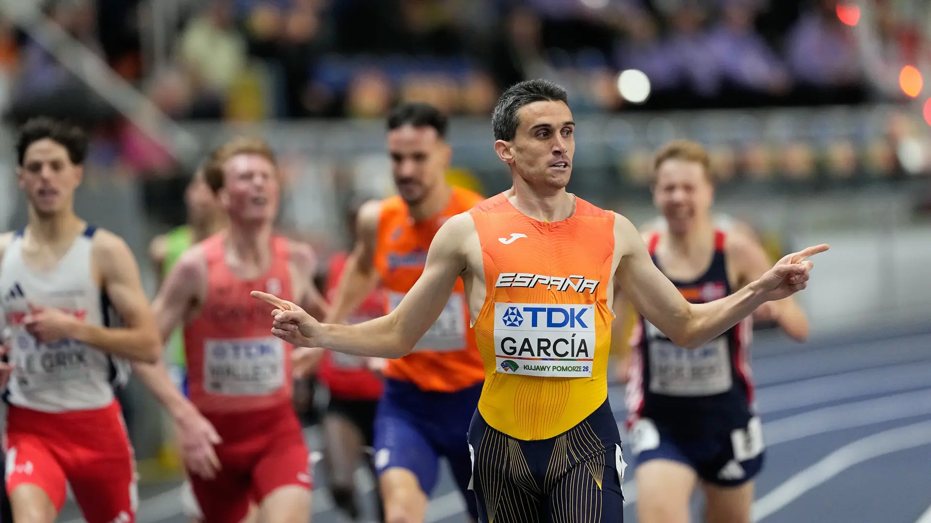 
         Mariano García se proclama campeón del mundo en los 1.500 metros en los Mundiales de pista cubierta 
    