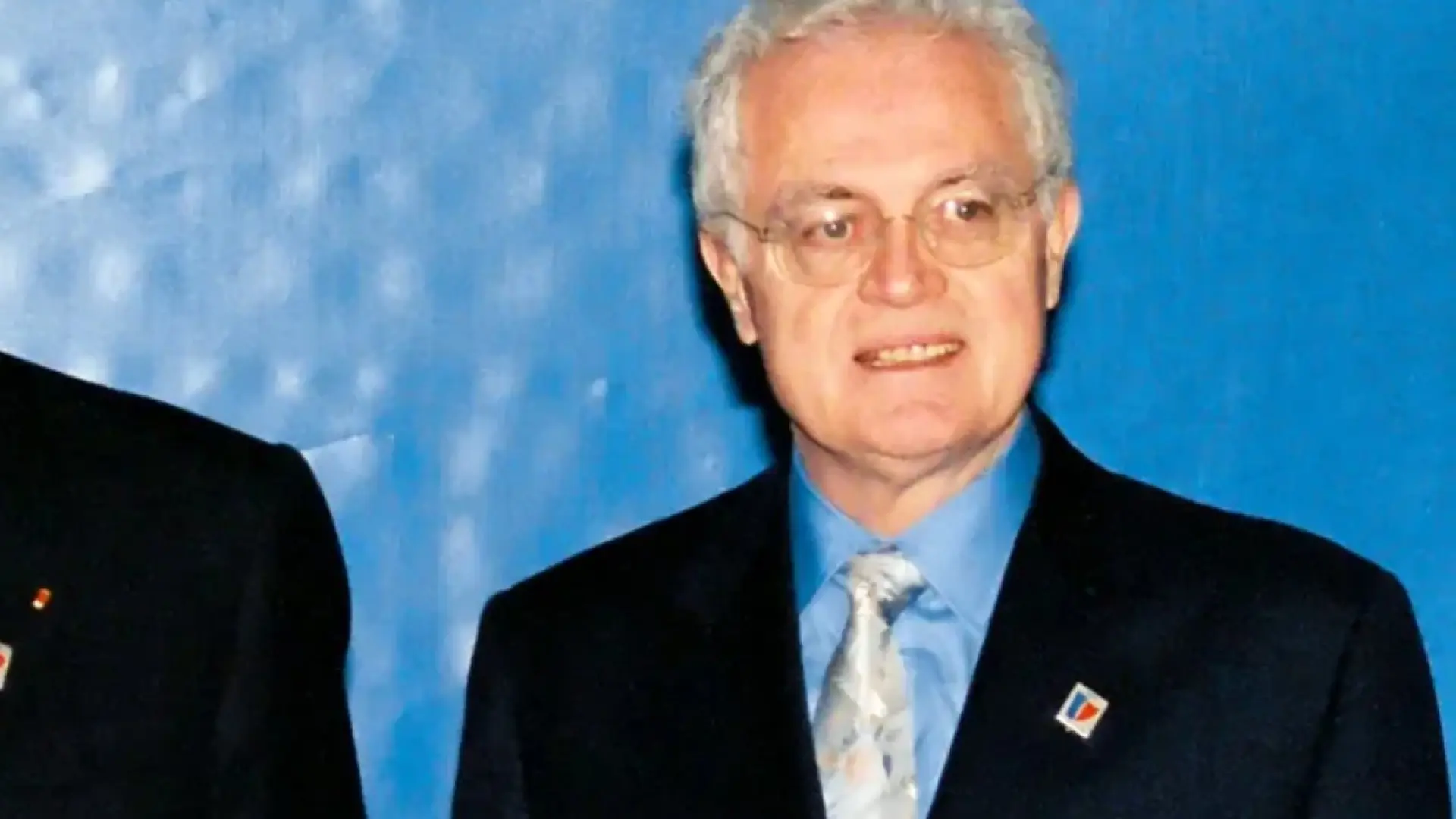 
         Muere el exprimer ministro de Francia Lionel Jospin a los 88 años 
    