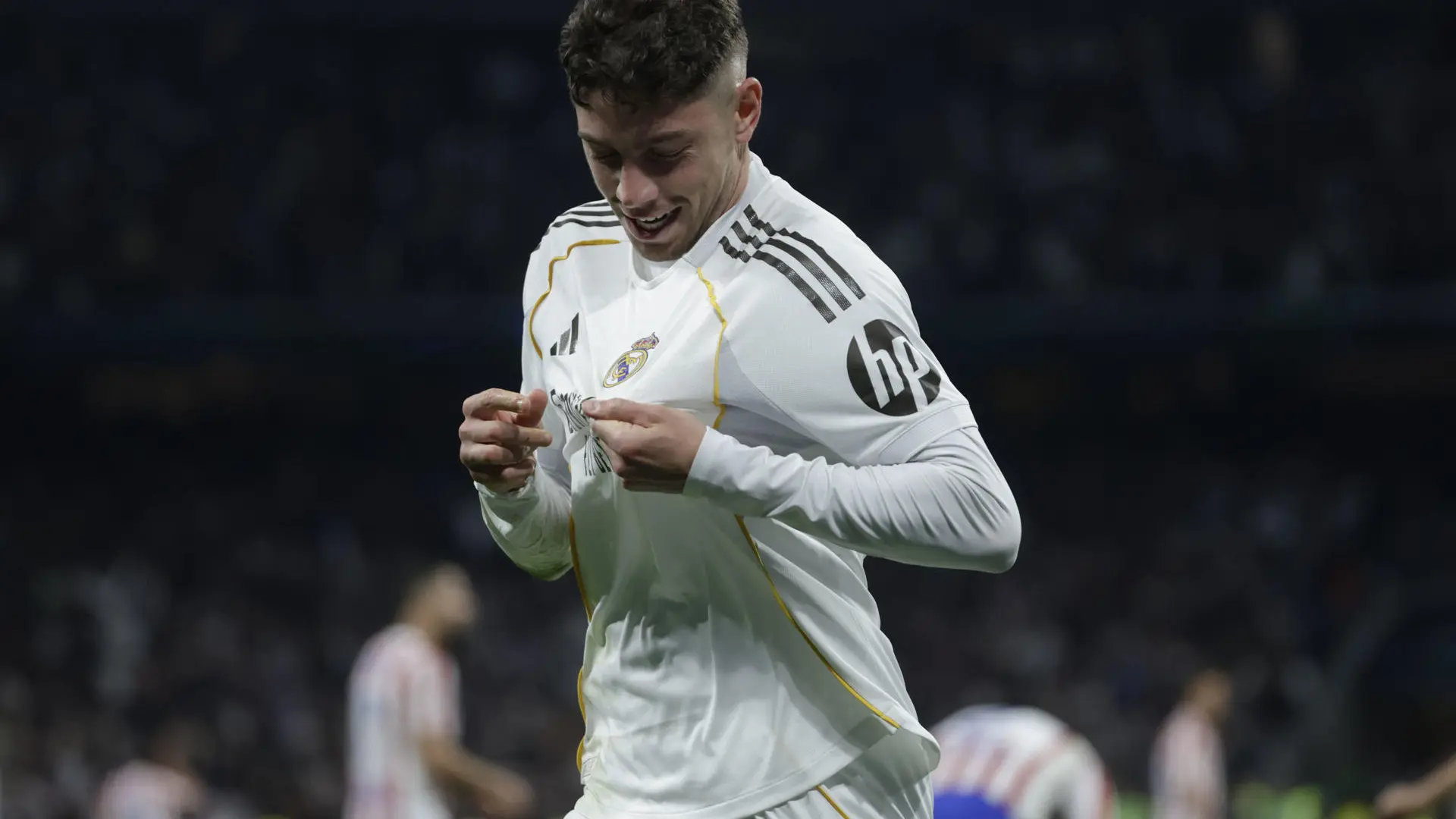 
         Encuesta | ¿Crees que fue correcta la tarjeta roja mostrada a Fede Valverde en el derbi? 
    