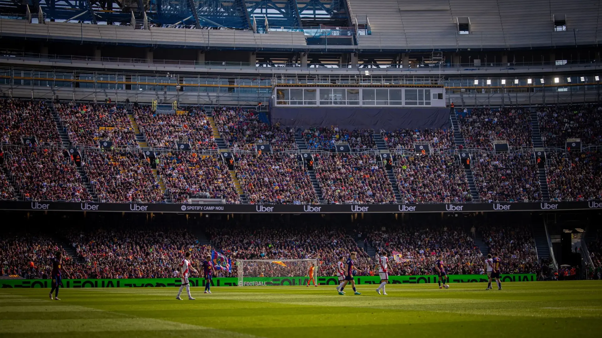 
         La constructora del nuevo Camp Nou presenta un ERE para 399 trabajadores 
    