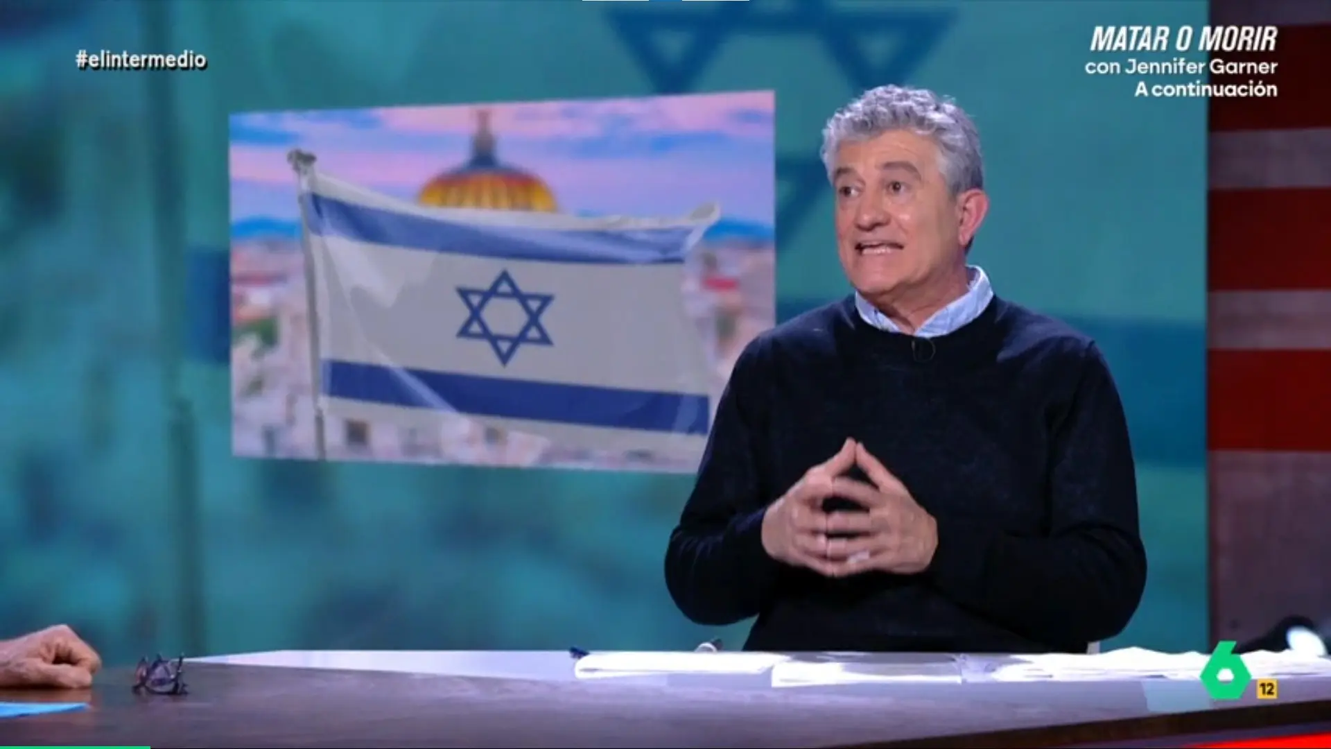 
         Fesser, en 'El Intermedio': "Netanyahu ha engañado a Trump, llevaba 40 años buscando un tonto..." 
    