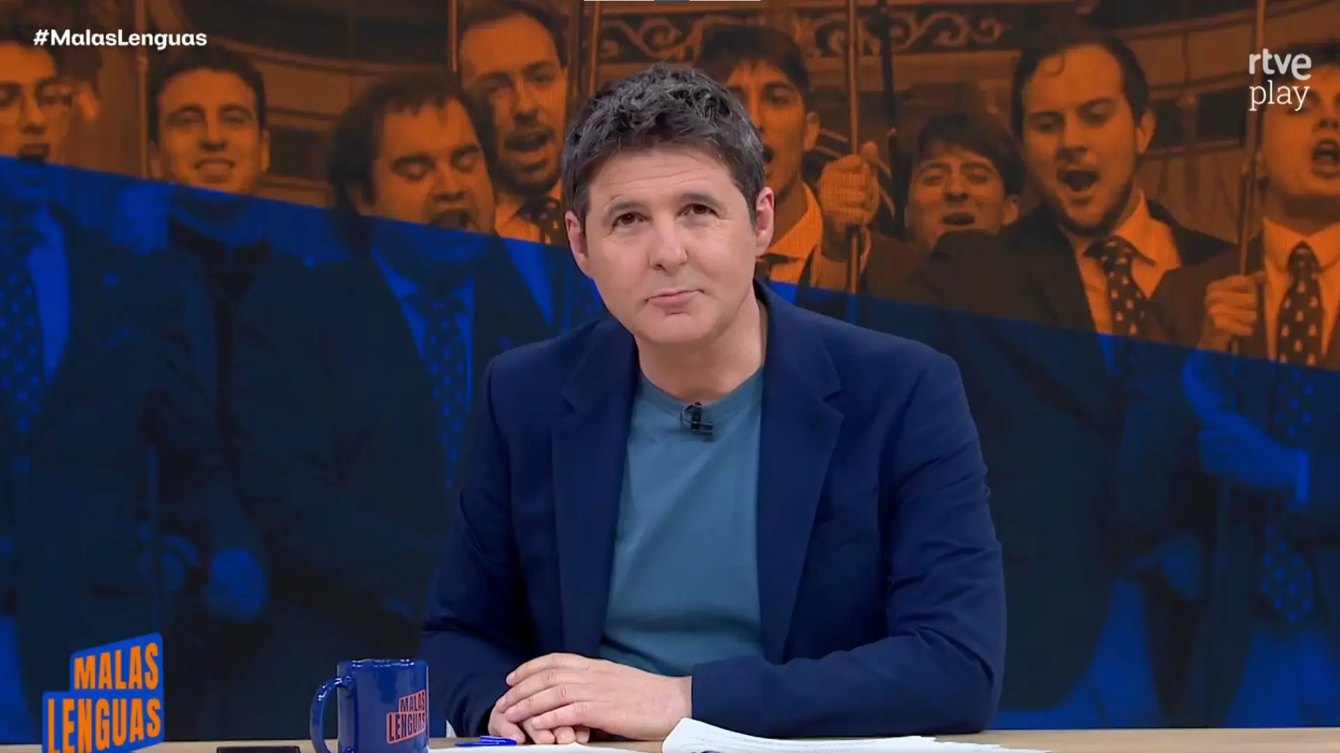 
         'Malas lenguas' habla con las mujeres de Sagunto por la prohibición de una cofradía de dejarlas procesionar 
    