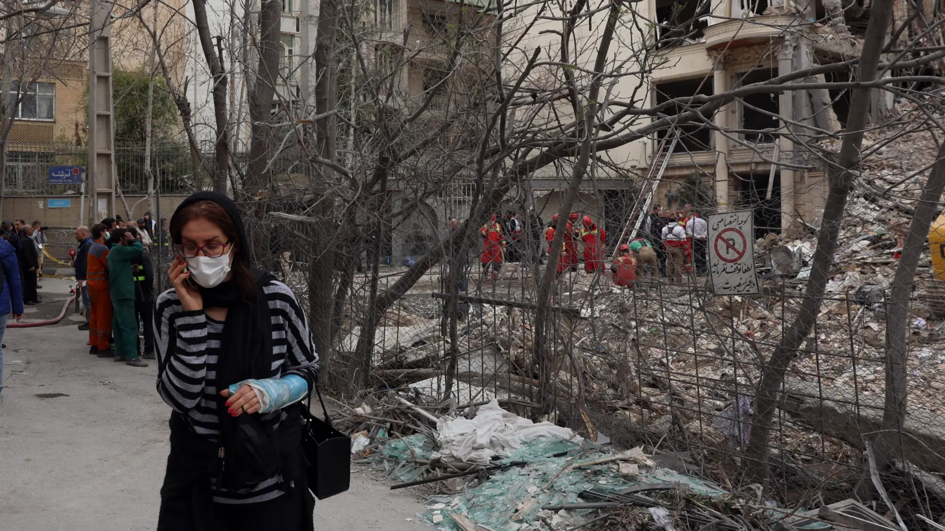 
         Guerra en Irán, en directo | Dos instalaciones energéticas iraníes, atacadas a pesar de la tregua anunciada por Trump 
    