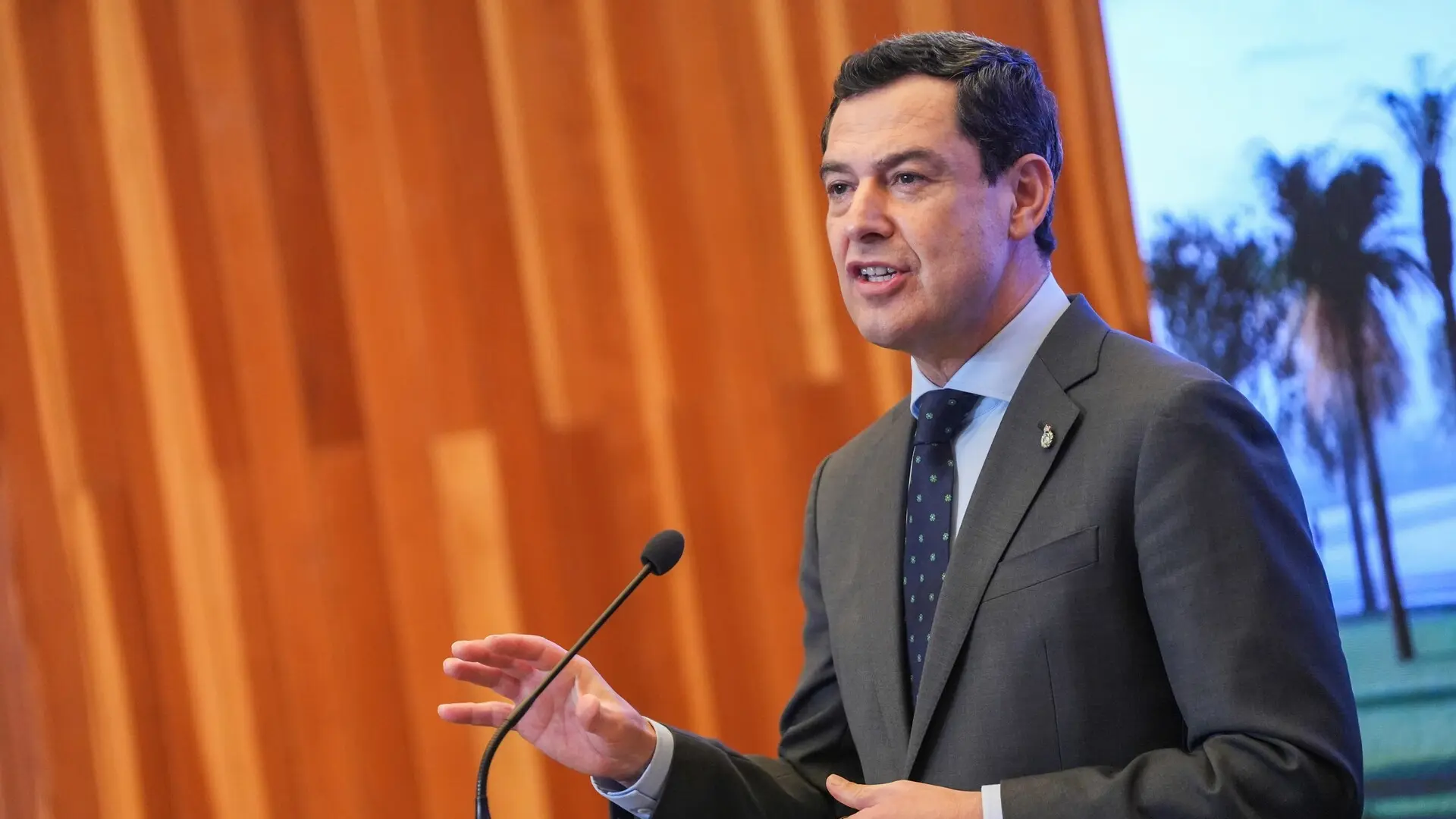 
         Moreno dice que el PSOE está "nervioso" ante las elecciones en Andalucía y no percibe que repunten: "Montero no genera ilusión" 
    