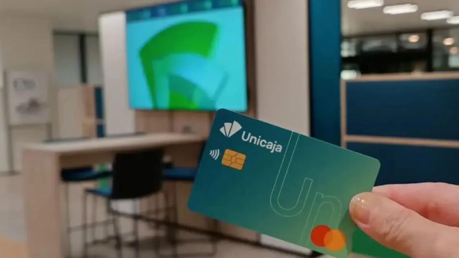 
         Unicaja lanza una promoción para jóvenes con 90 euros en experiencias y tarjetas regalo 
    