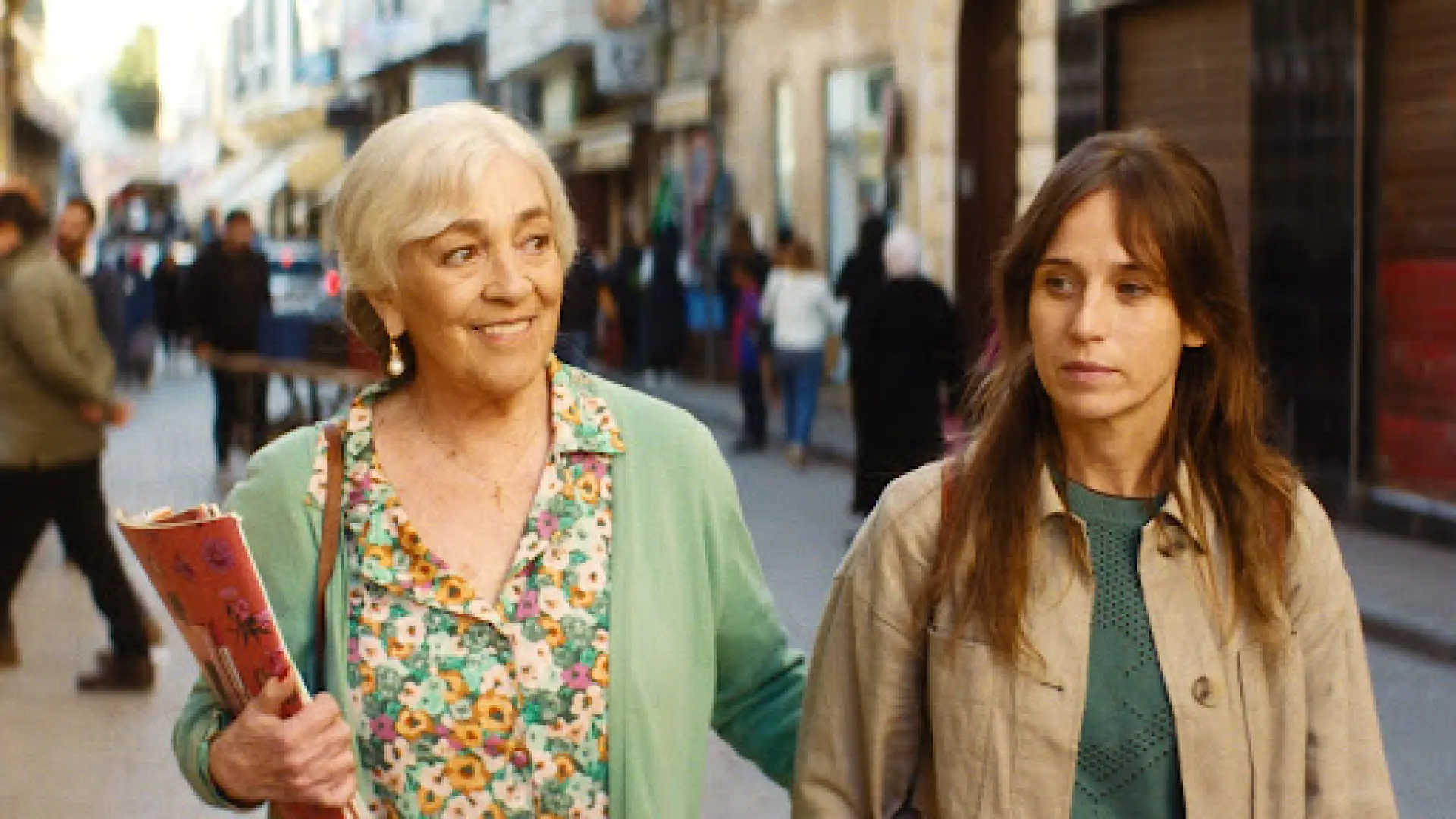 
         Crítica de 'Calle Málaga': enormes Carmen Maura y Marta Etura en una película que derrocha luminosidad y hermosura 
    