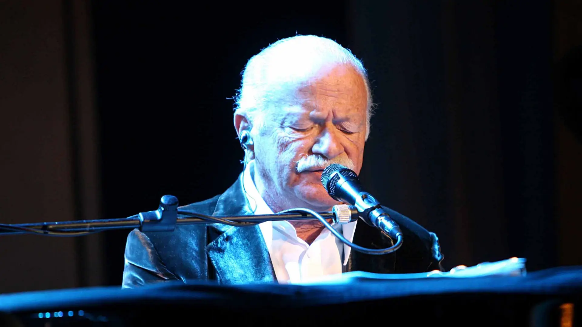 
         La cultura italiana rinde tributo al "inmenso" Gino Paoli, autor de 'Sapore di sale', fallecido a los 91 años 
    