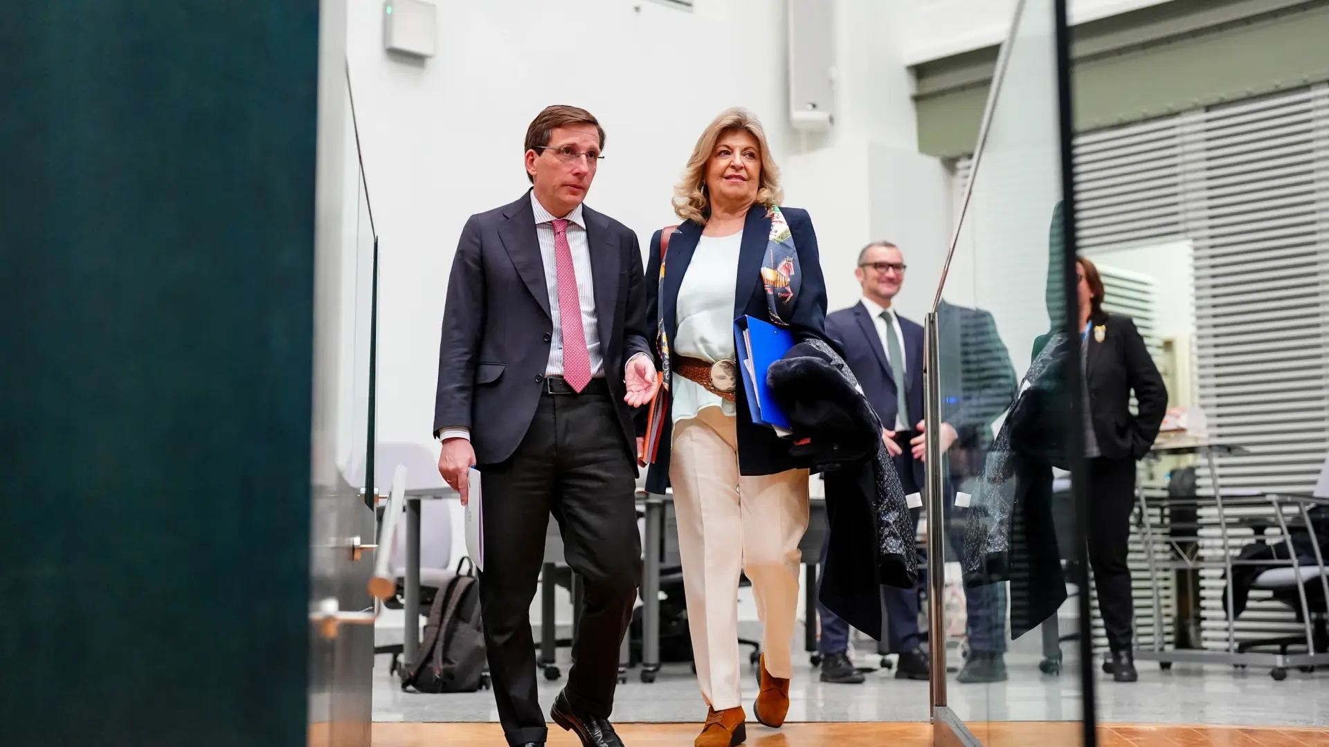 
         Desconcierto en Madrid por la devolución de la tasa de basuras mientras el Ayuntamiento pide "paciencia" y estudia un recurso 
    