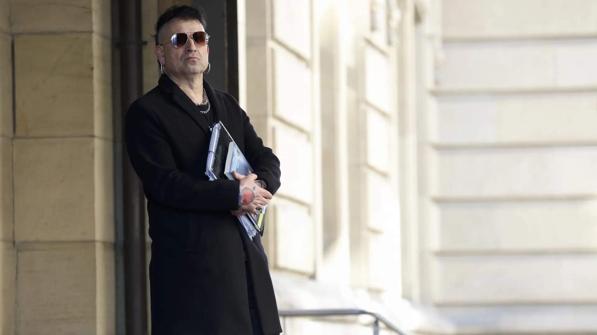 
         Arranca el juicio contra un profesor acusado de pedir favores sexuales a menores en Irún: tenía un perfil falso 
    