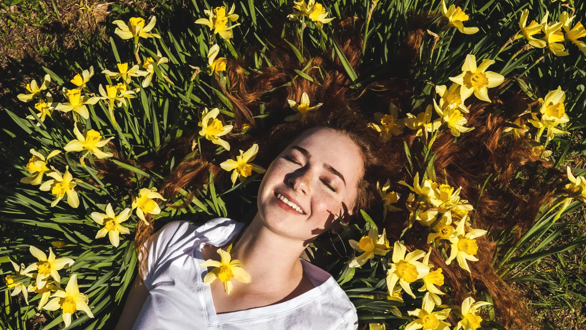 
         Cómo afecta la primavera a tu piel: cinco cambios que explican por qué aparecen granitos, manchas y alergias 
    