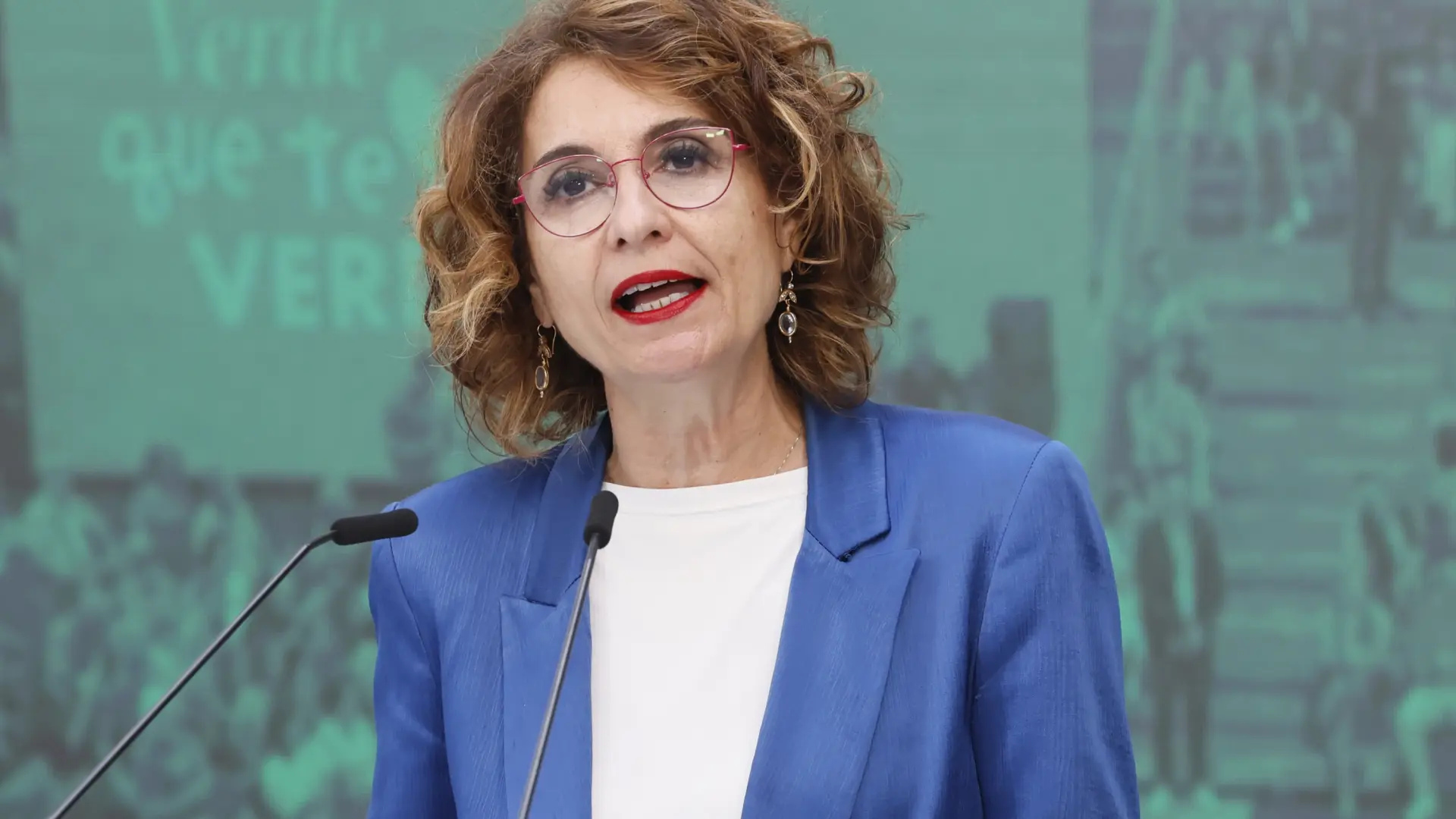 
         Montero: "Que la mujer con más poder en democracia deje su cargo por Andalucía, es para ponerlo en valor" 
    