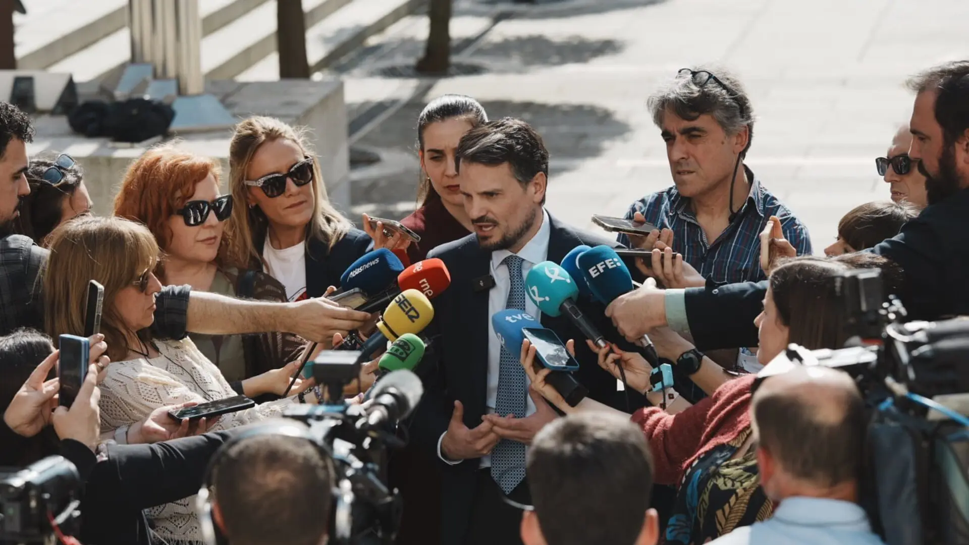 
         PP y Vox son "optimistas" sobre las negociaciones en Extremadura, aunque ven "imposible" un pacto antes de Semana Santa 
    