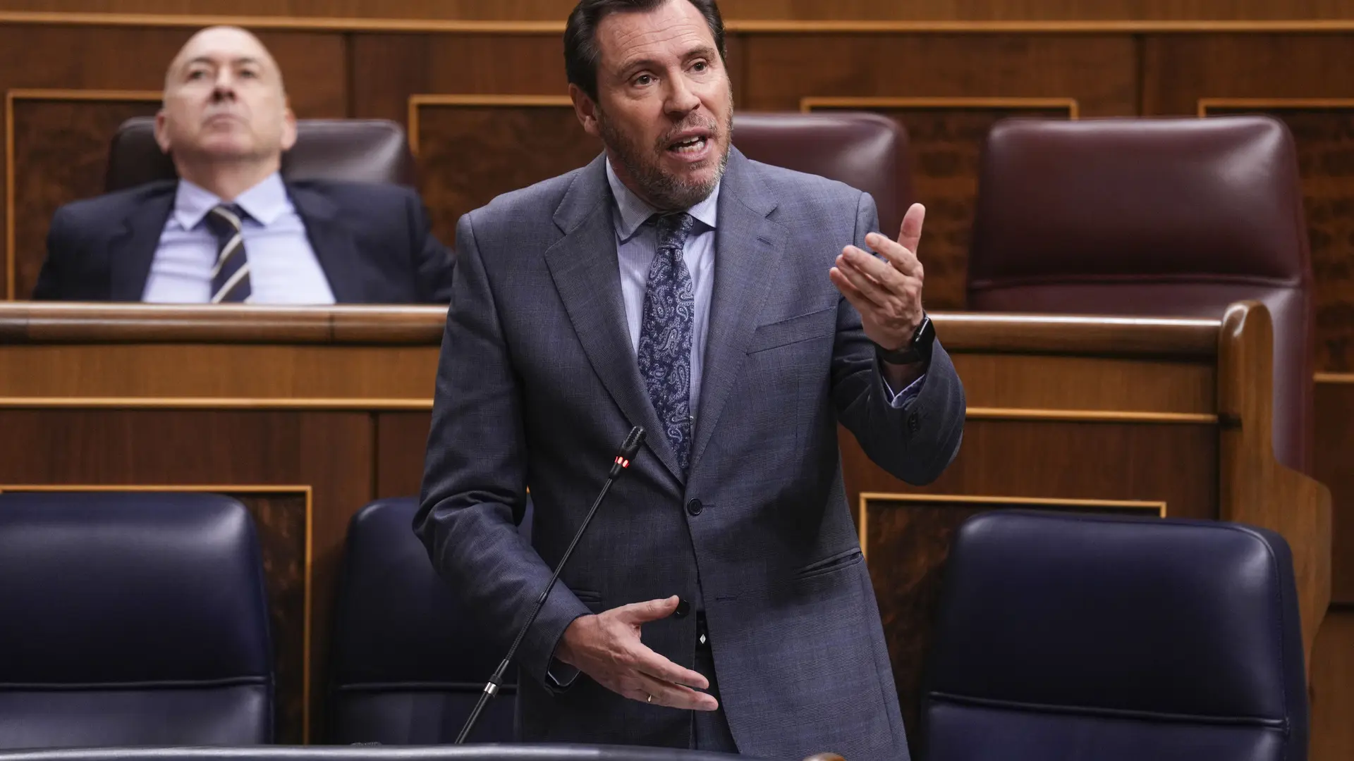 
         Puente tacha de "absurda y falsa" la polémica por el AVE Madrid-Málaga pero admite que no hay alternativa 
    