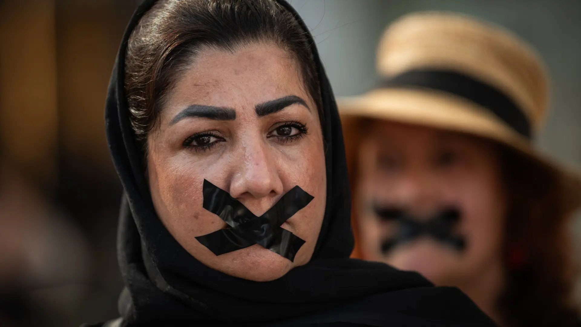 
         Madina: la niña a la que le cortaron las alas 
    