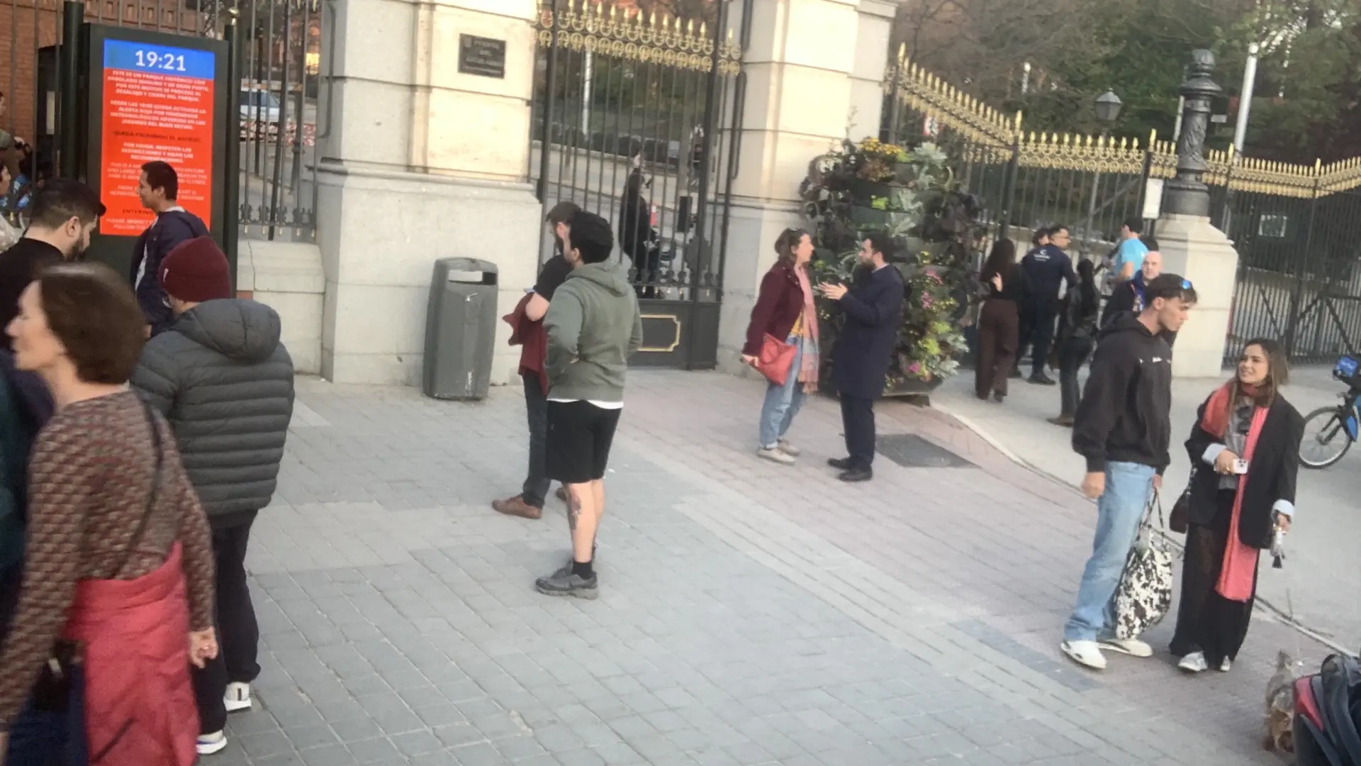 
         El Retiro y otros parques madrileños cierran este miércoles por condiciones meteorológicas adversas 
    