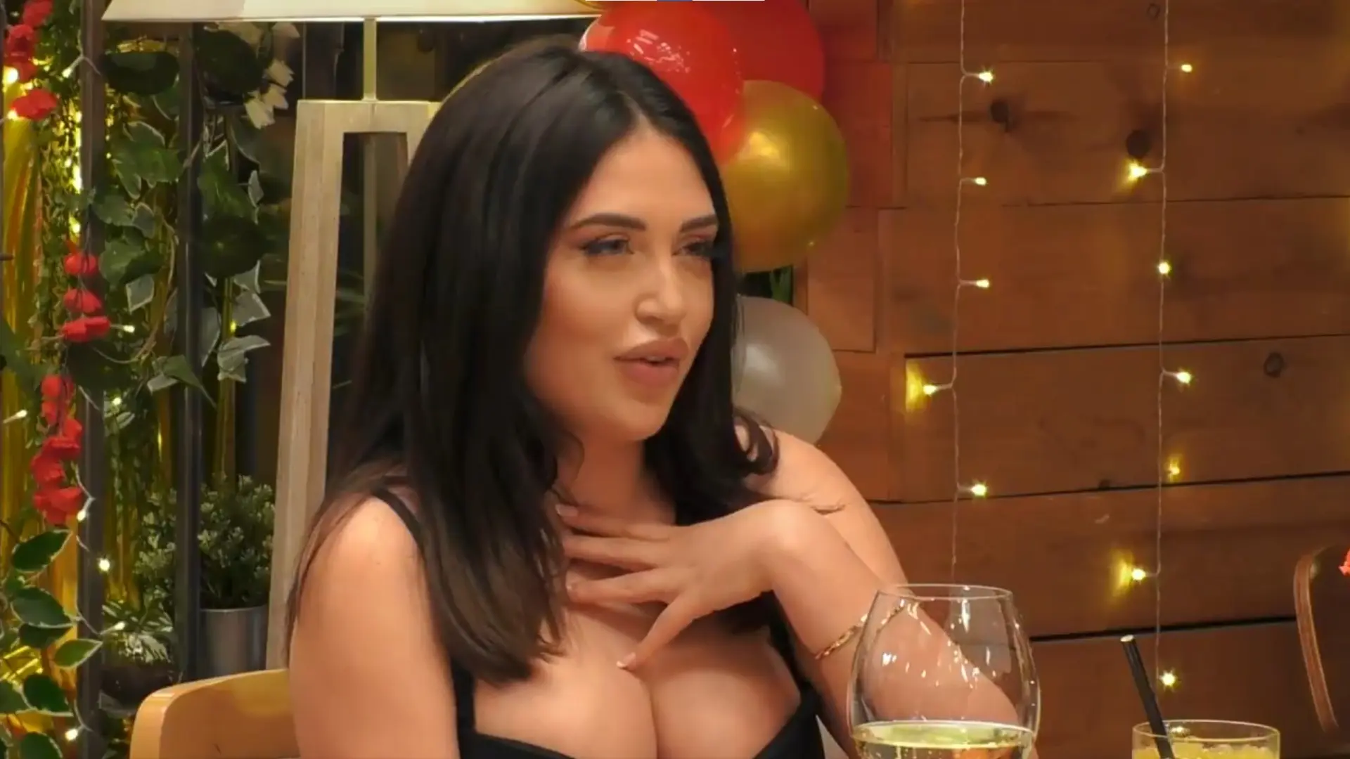 
         Celia, en 'First Dates': "Tengo 'tacañofobia', por eso no salgo con españoles" 
    