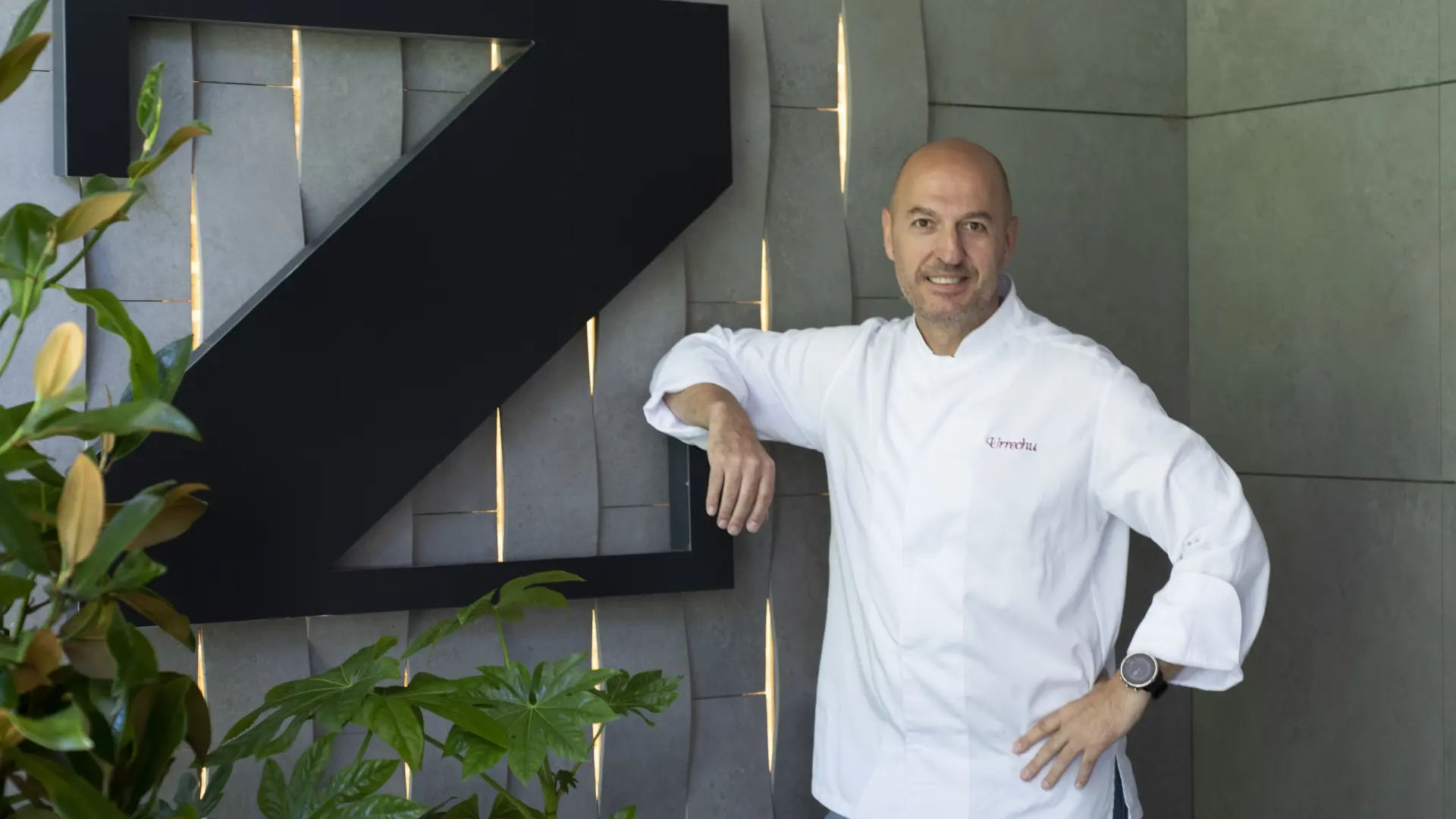 
         El chef Íñigo Urrechu desvela la clave para freír una torrija: "Una fritura muy ligera mantiene el sabor dentro" 
    