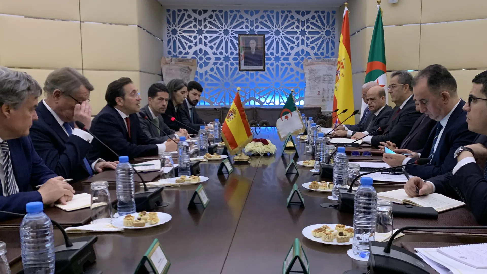 
         Argelia acuerda con el Gobierno "reforzar" sus exportaciones de gas hacia España para garantizar el suministro por la guerra 
    