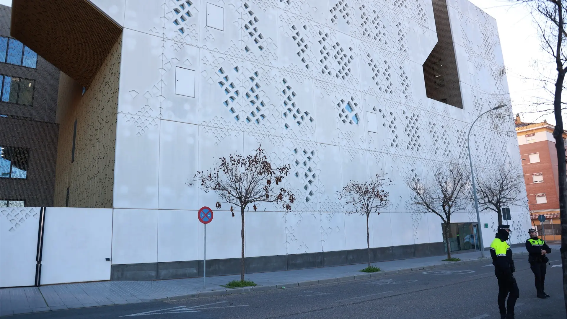 
         La investigación del hallazgo de un cadáver en Torre de la Barca apunta a que podría ser un hombre desaparecido 
    