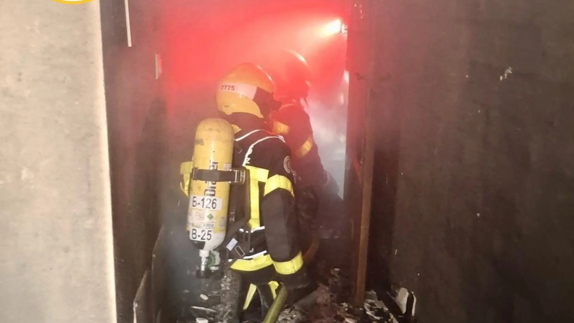 
         Un muerto en el incendio de una vivienda en Algeciras tras una explosión de gas 
    