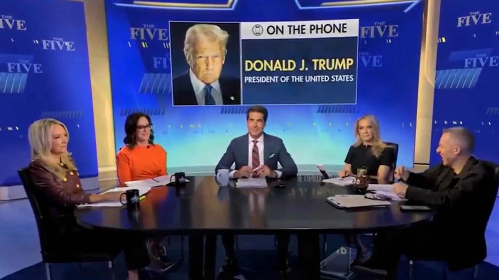 
         Trump insinúa que el nuevo ayatolá es gay: "Mucha gente lo está diciendo, es un mal comienzo en ese país" 
    