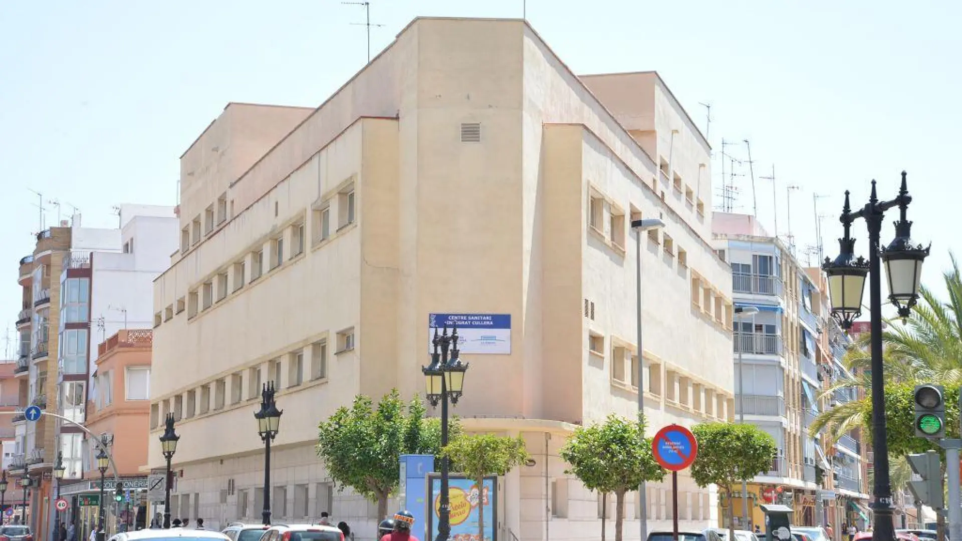 
         Detenido un médico de Cullera por supuesta agresión sexual al menos a dos pacientes 
    