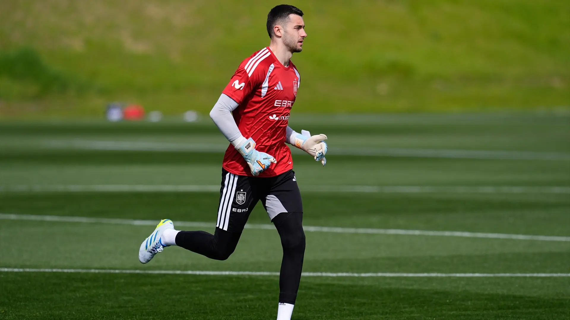 
         Joan García, fuera de la convocatoria de Luis de la Fuente para el partido ante Serbia 
    