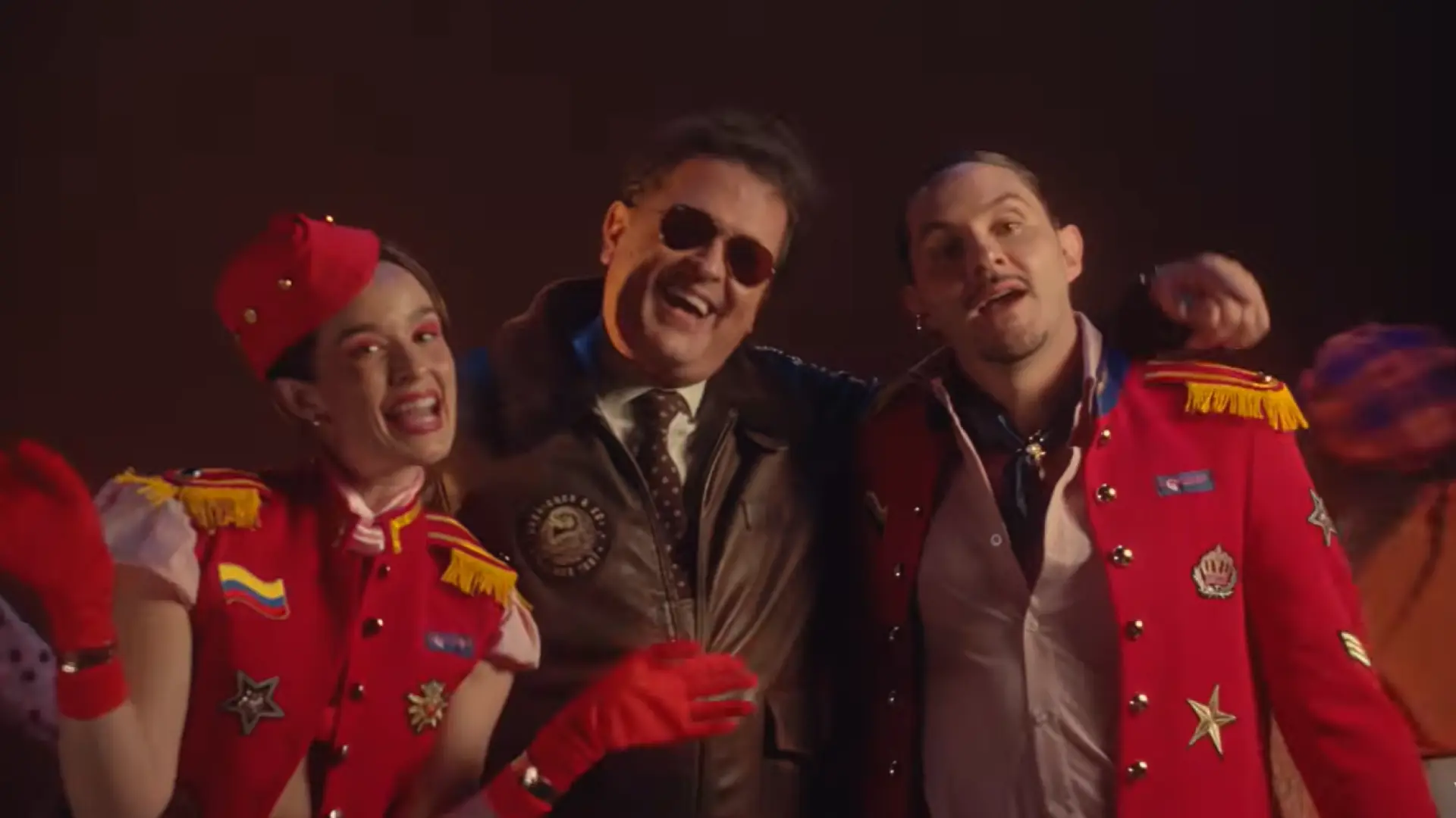 
         Monsieur Periné y Carlos Vives lanzan 'El avión', una canción sobre migración 
    